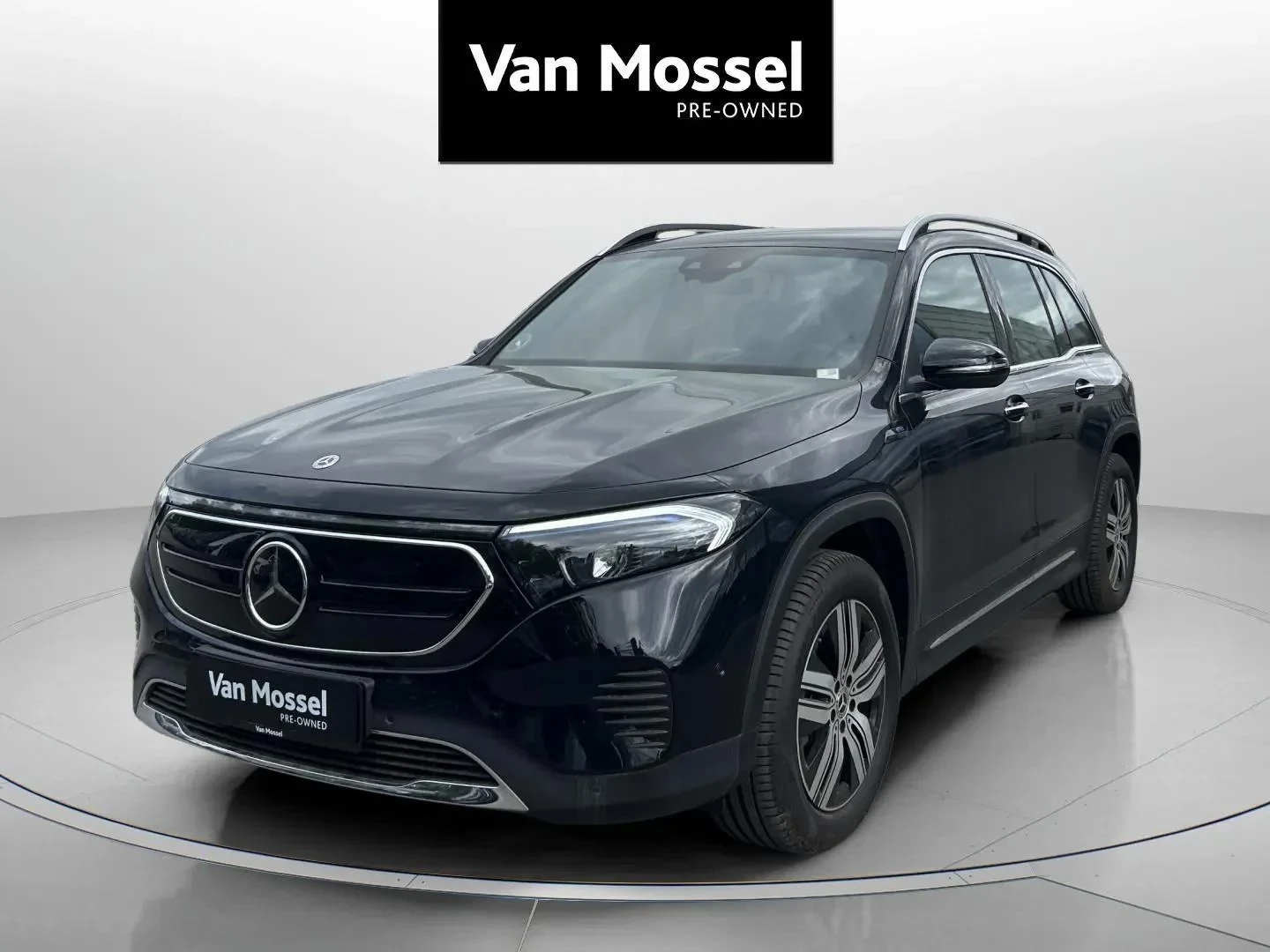 Mercedes-Benz-EQB-image-0
