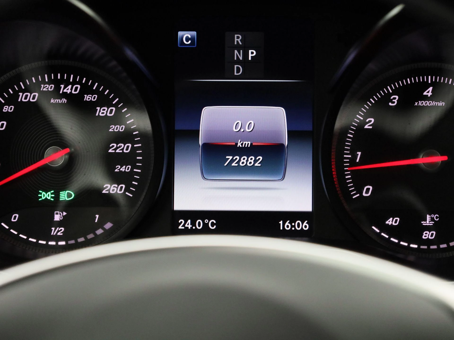 Mercedes-Benz-C-Klasse-image-7