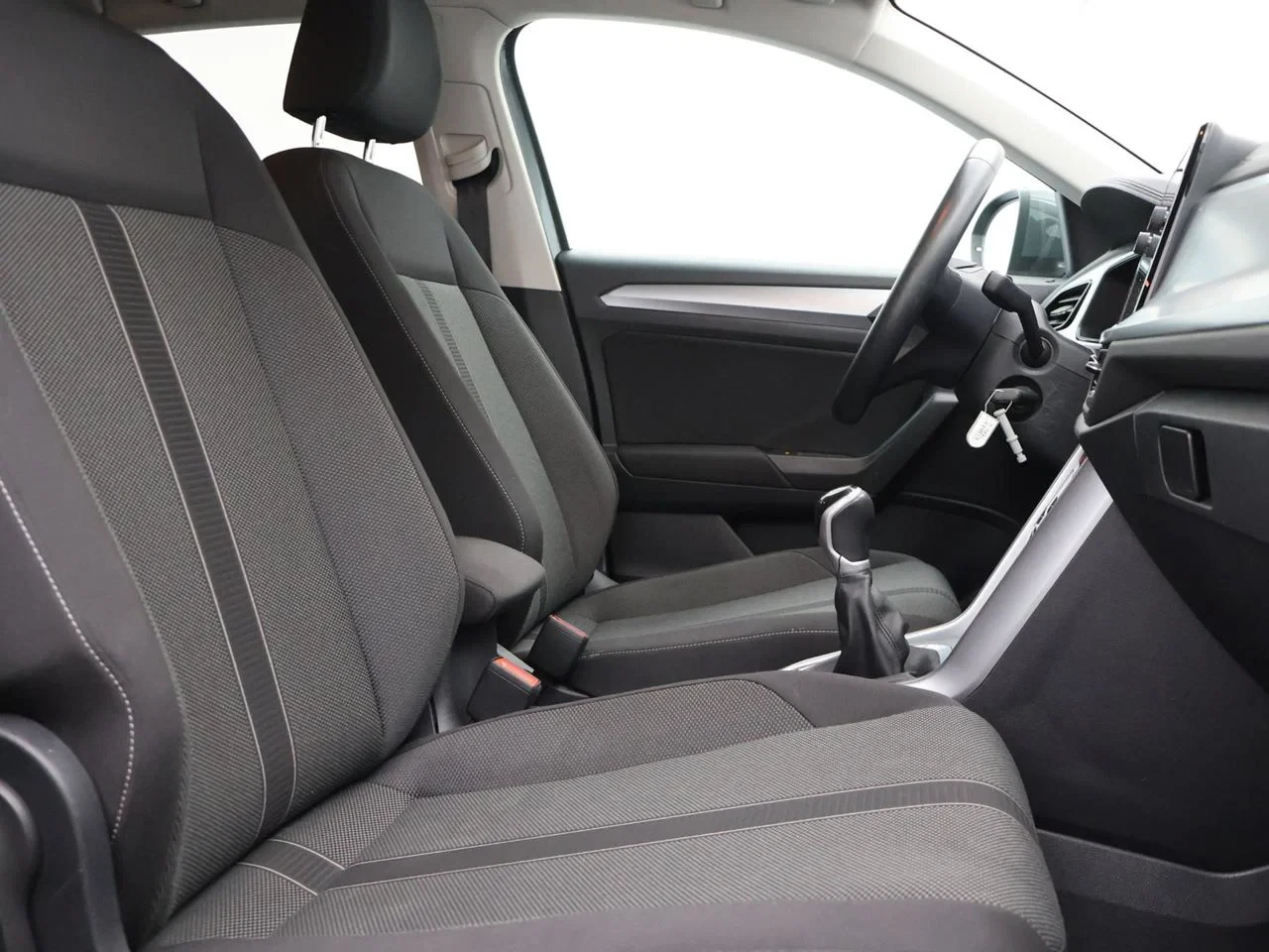 Volkswagen-T-Roc-image-4