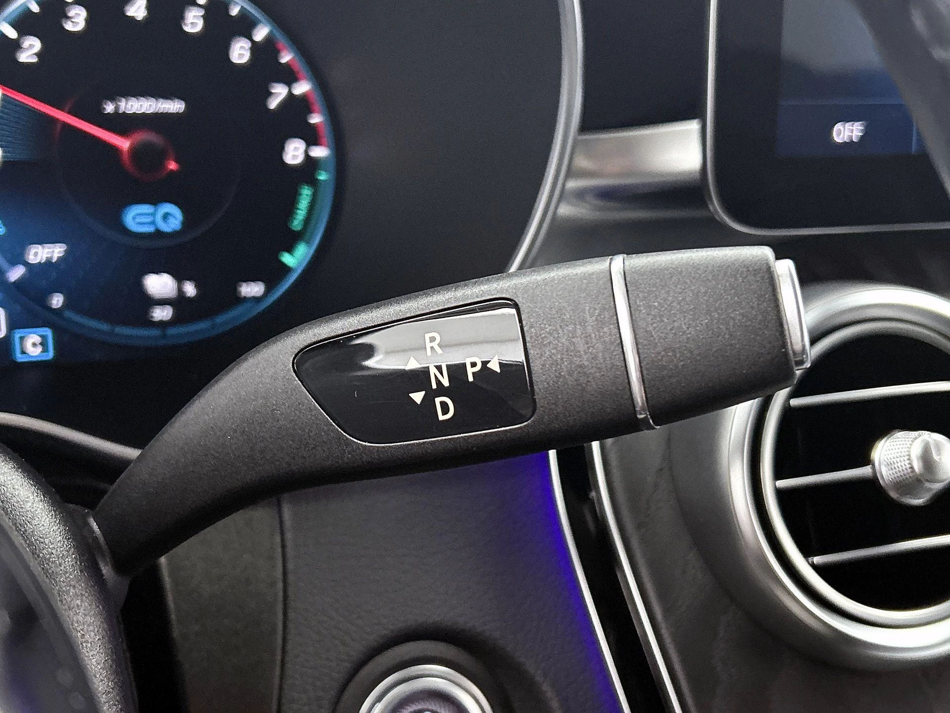 Mercedes-Benz-GLC-image-29