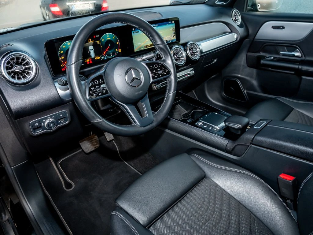 Mercedes-Benz-GLB 200 d-image-8