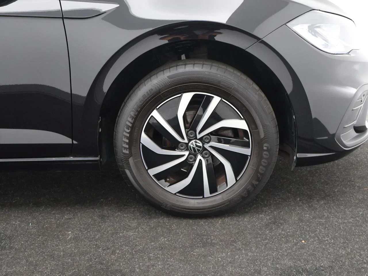 Volkswagen-Polo-image-2