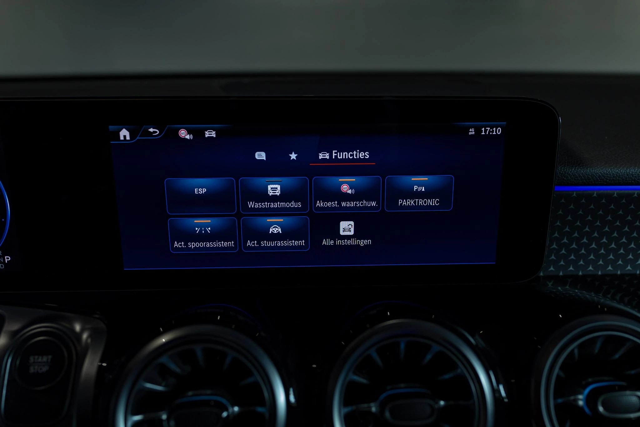 Mercedes-Benz-EQB-image-33