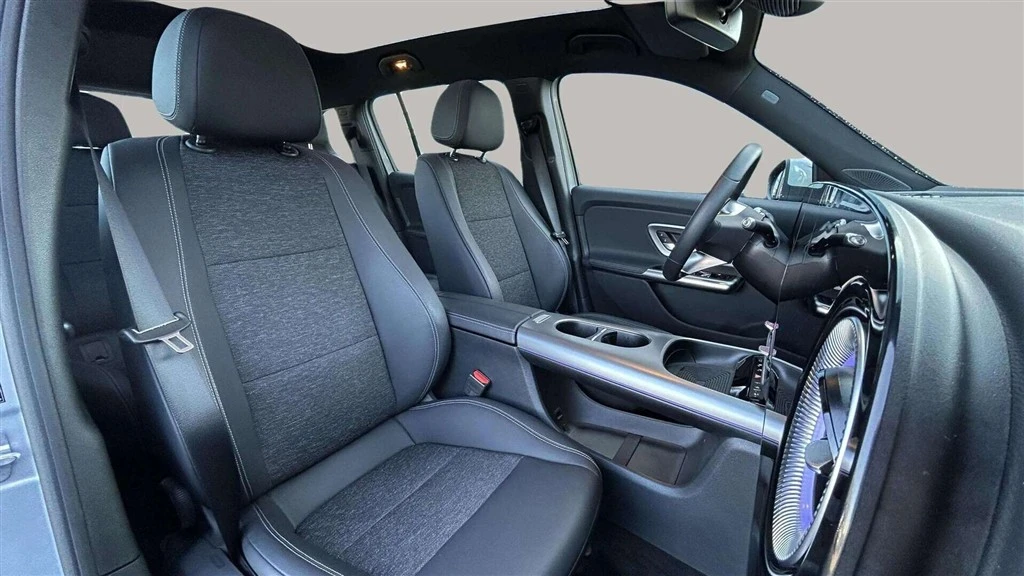 Mercedes-Benz-GLB-image-19
