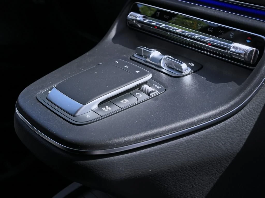 Mercedes-Benz-EQV 300-image-11