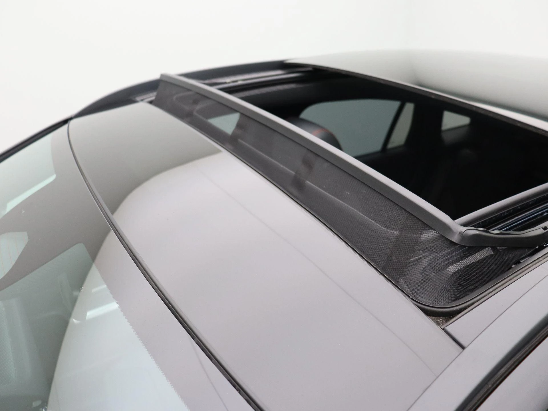 Mercedes-Benz-EQA-image-11