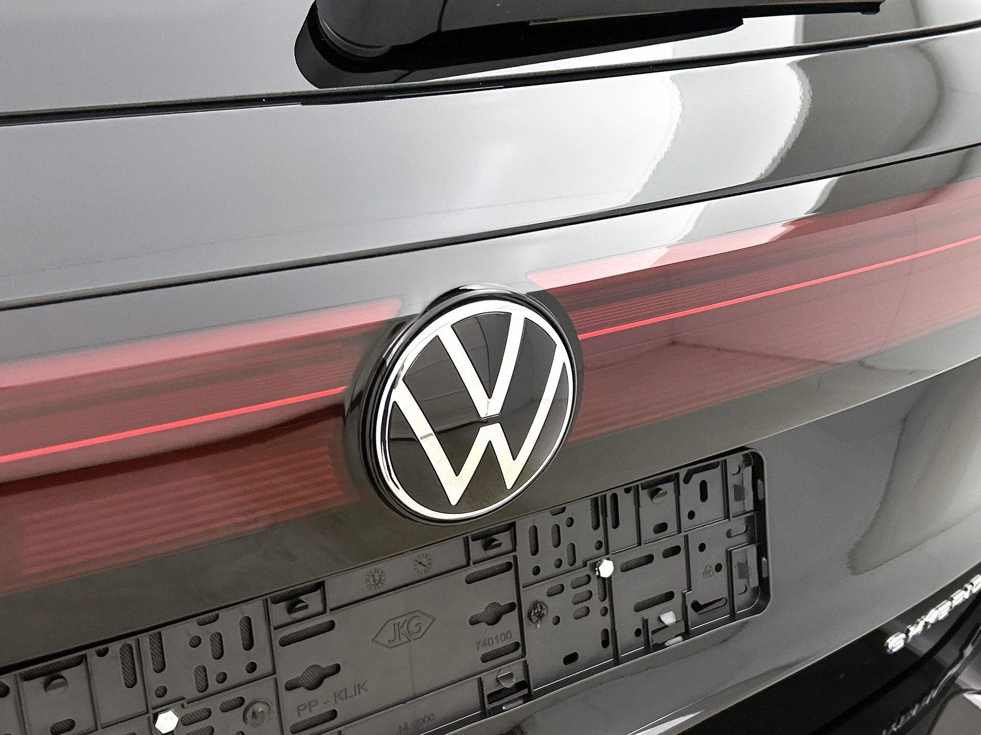Volkswagen-Tiguan-image-10