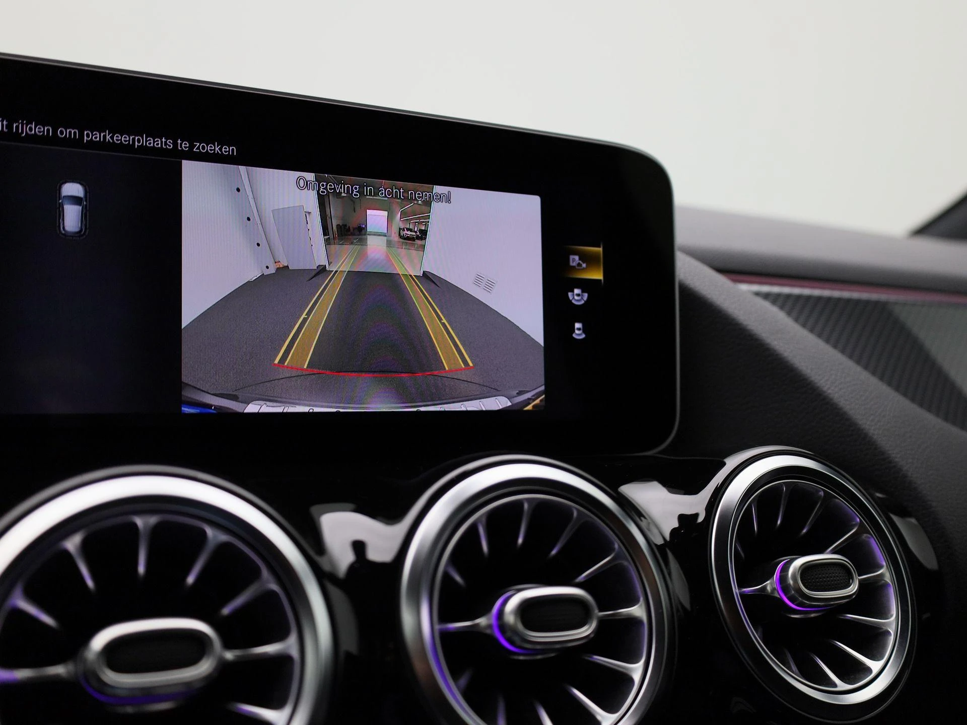 Mercedes-Benz-GLA-image-31