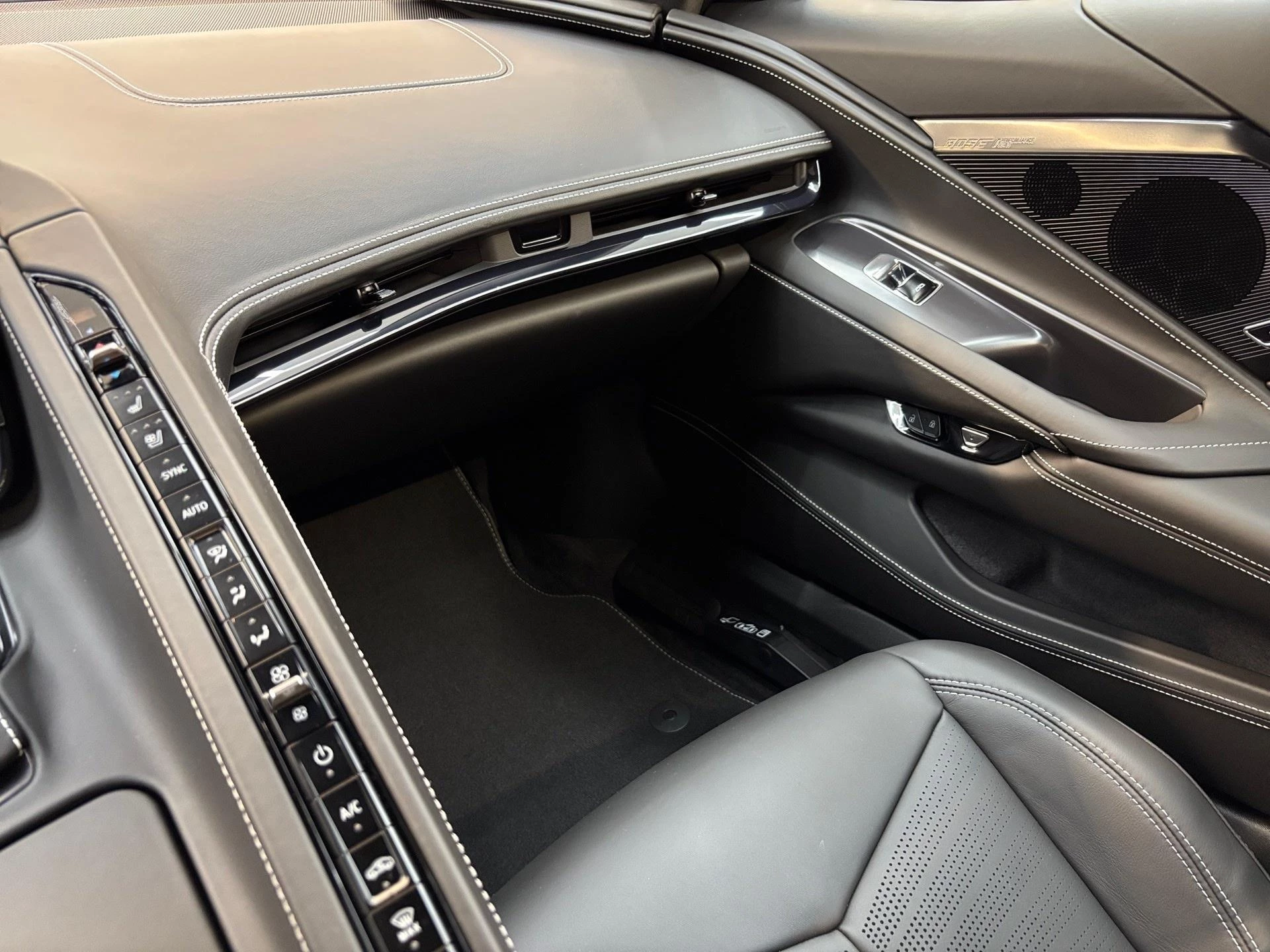 Chevrolet-Corvette-image-17