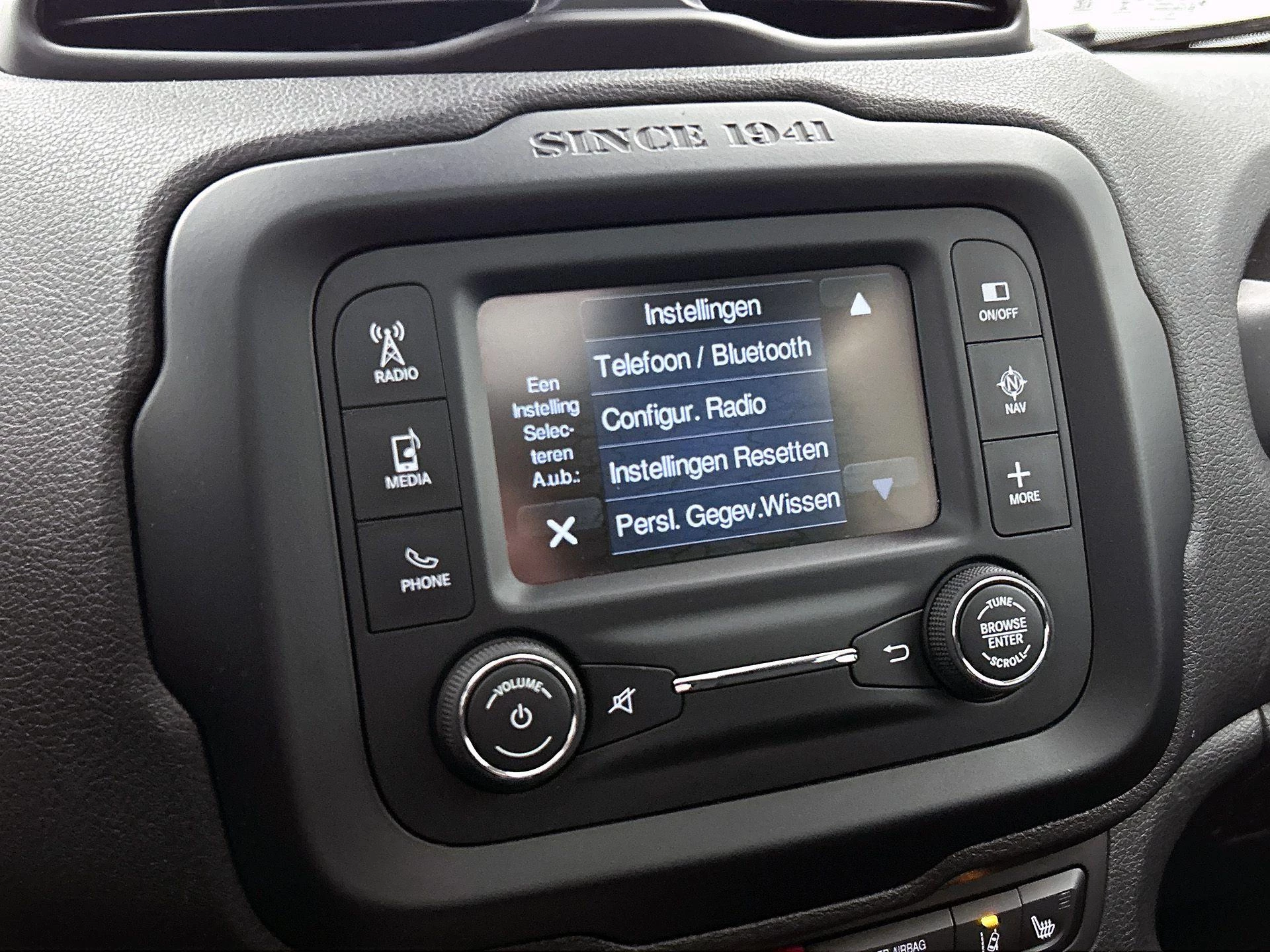 Jeep-Renegade-image-11