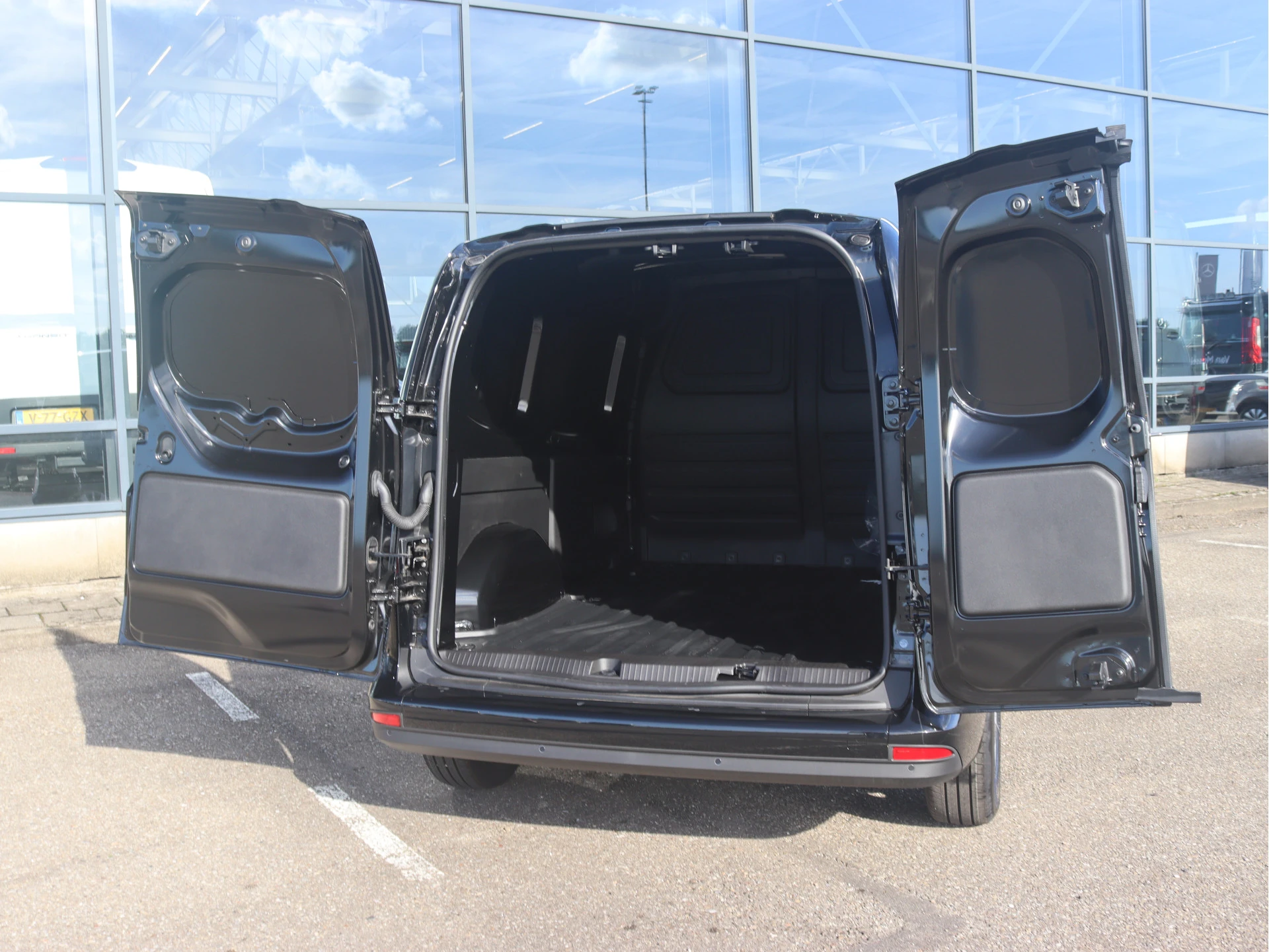 Mercedes-Benz-eCitan-image-2