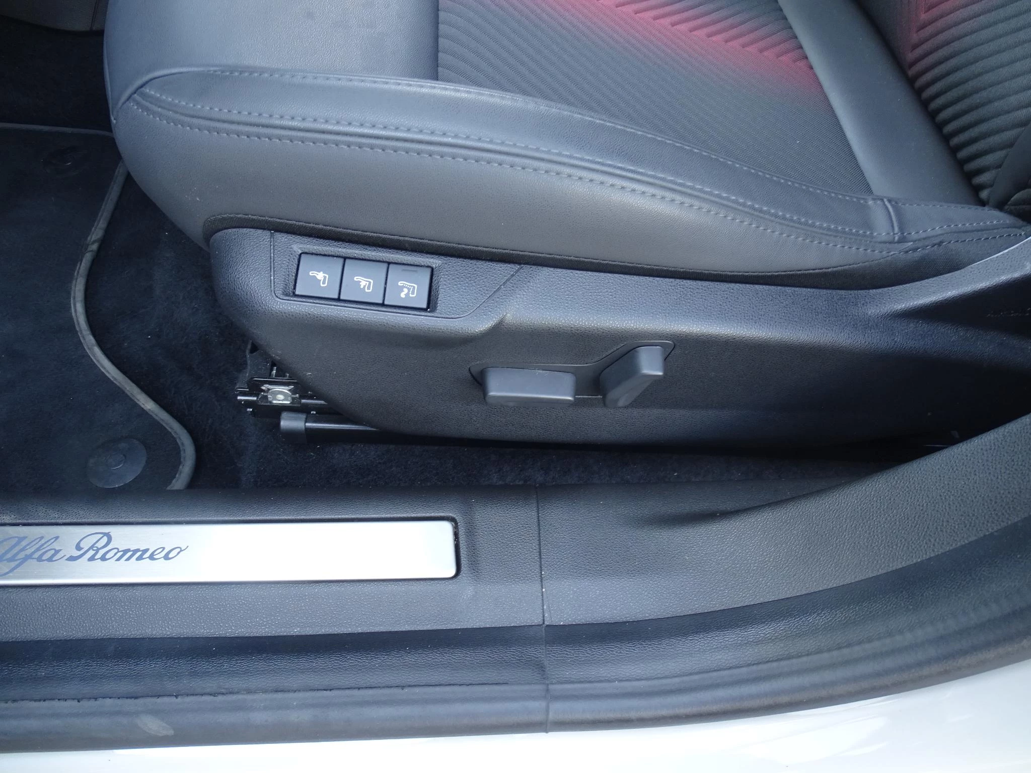 Alfa Romeo Junior 1.2 Hybrid 145 eDCT6 Ibrida Speciale