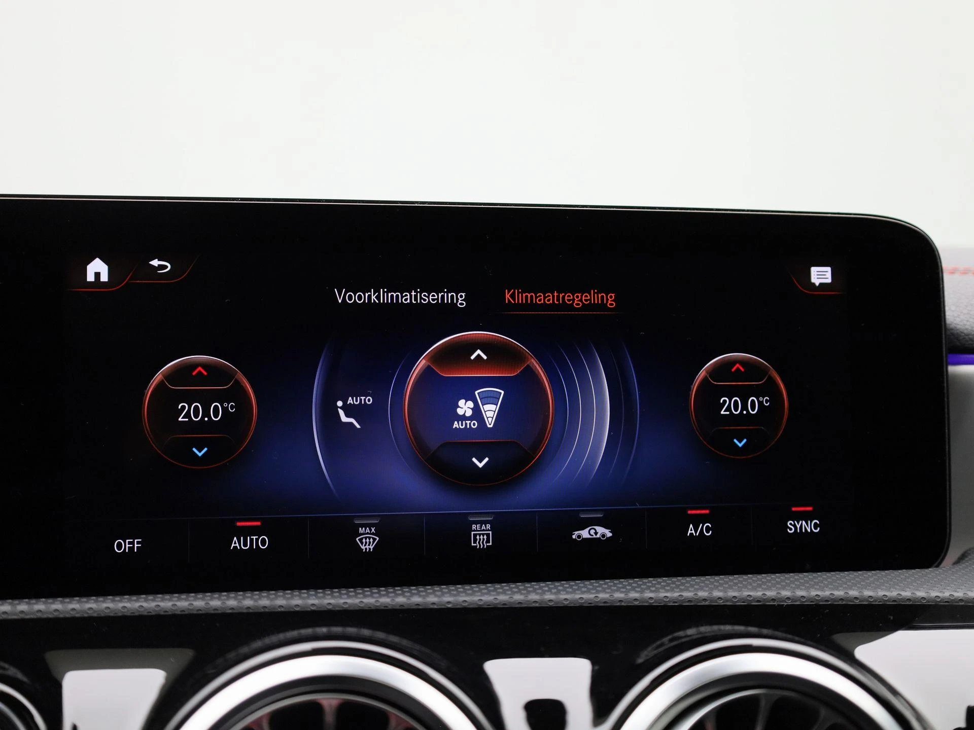 Mercedes-Benz-CLA-image-29
