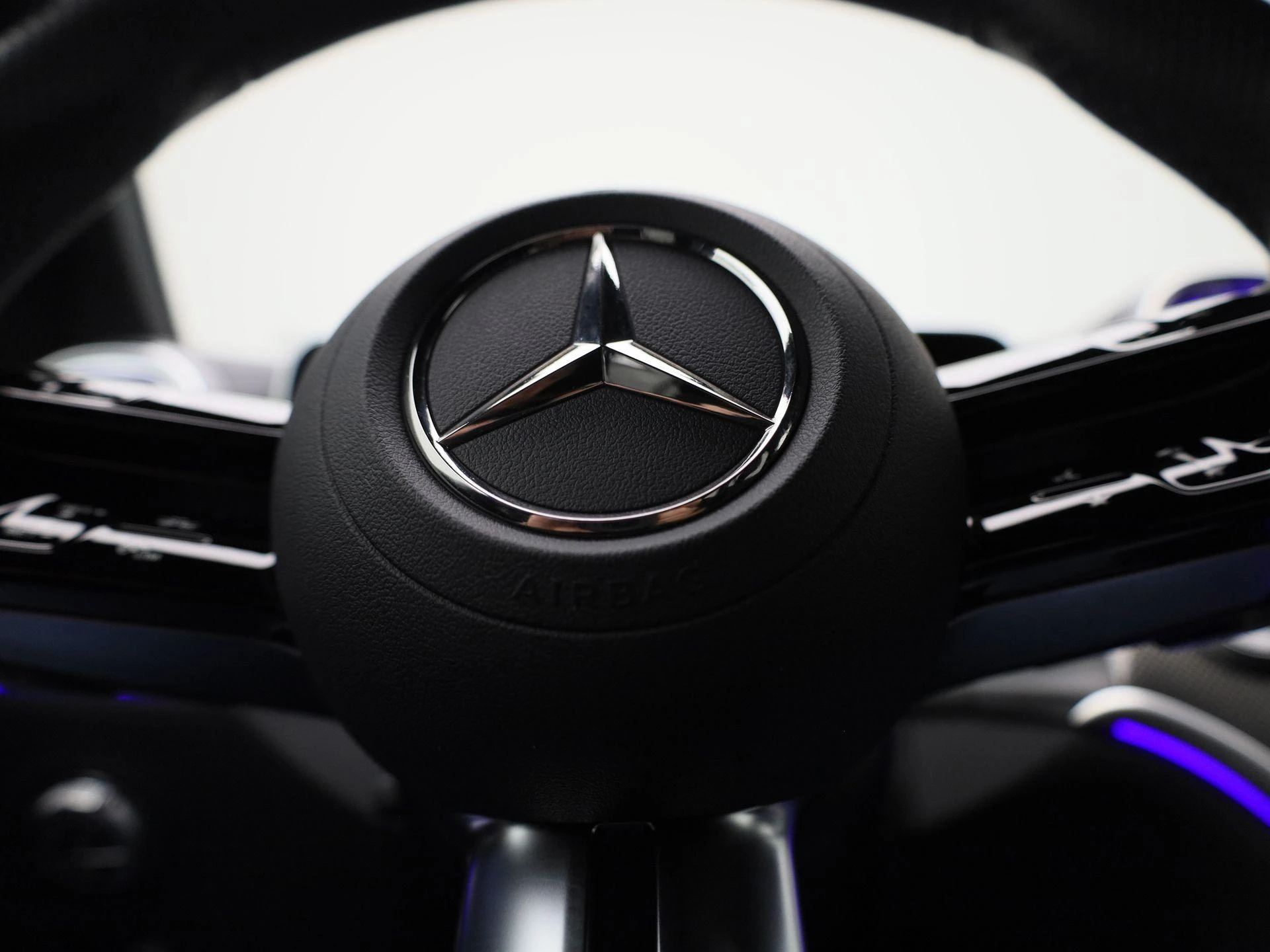 Mercedes-Benz-GLC-image-35