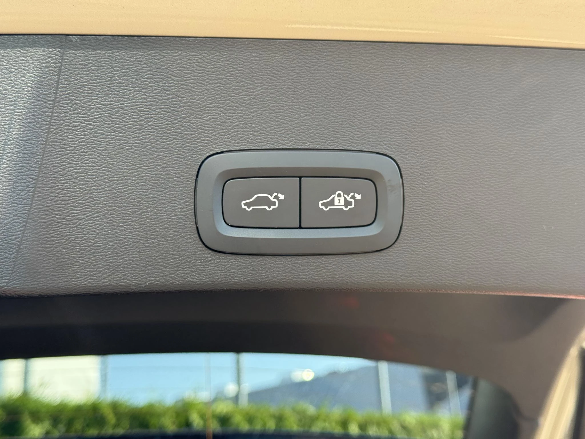 Volvo-EX40-image-7