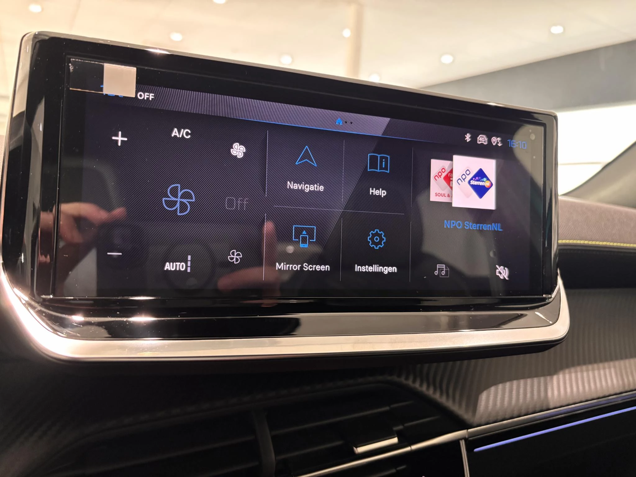 Peugeot-e-2008-image-23