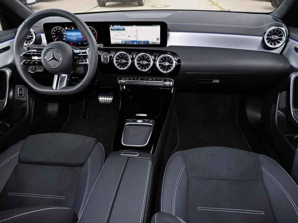 Mercedes-Benz-CLA 200-image-13