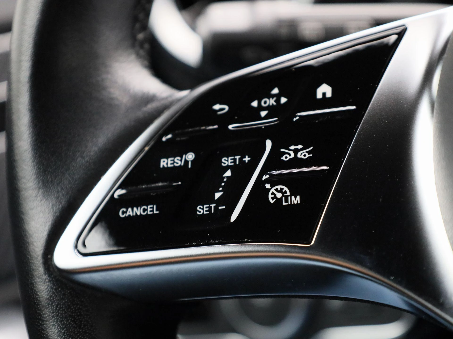 Mercedes-Benz-CLA-image-21
