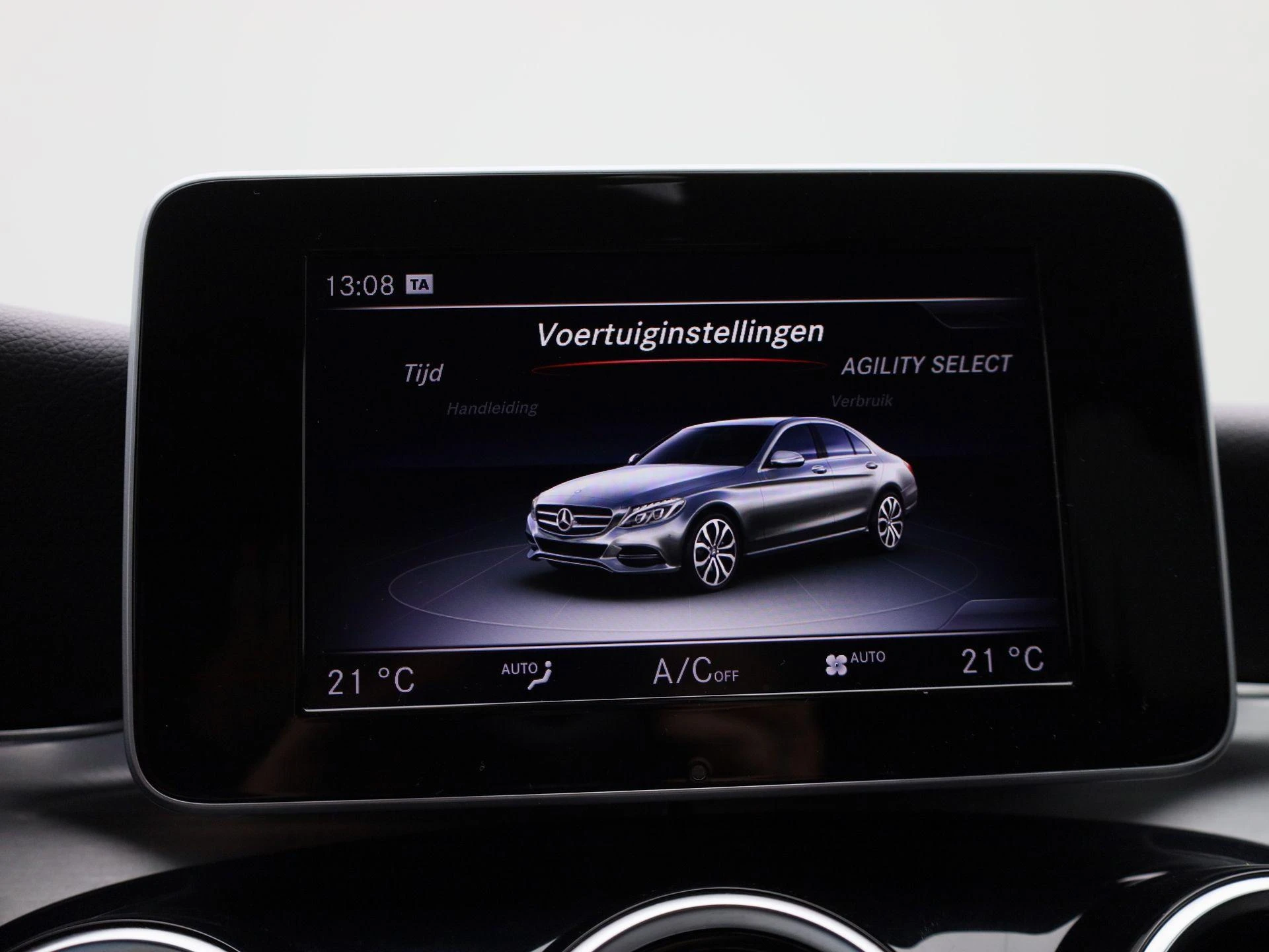 Mercedes-Benz-C-Klasse-image-25