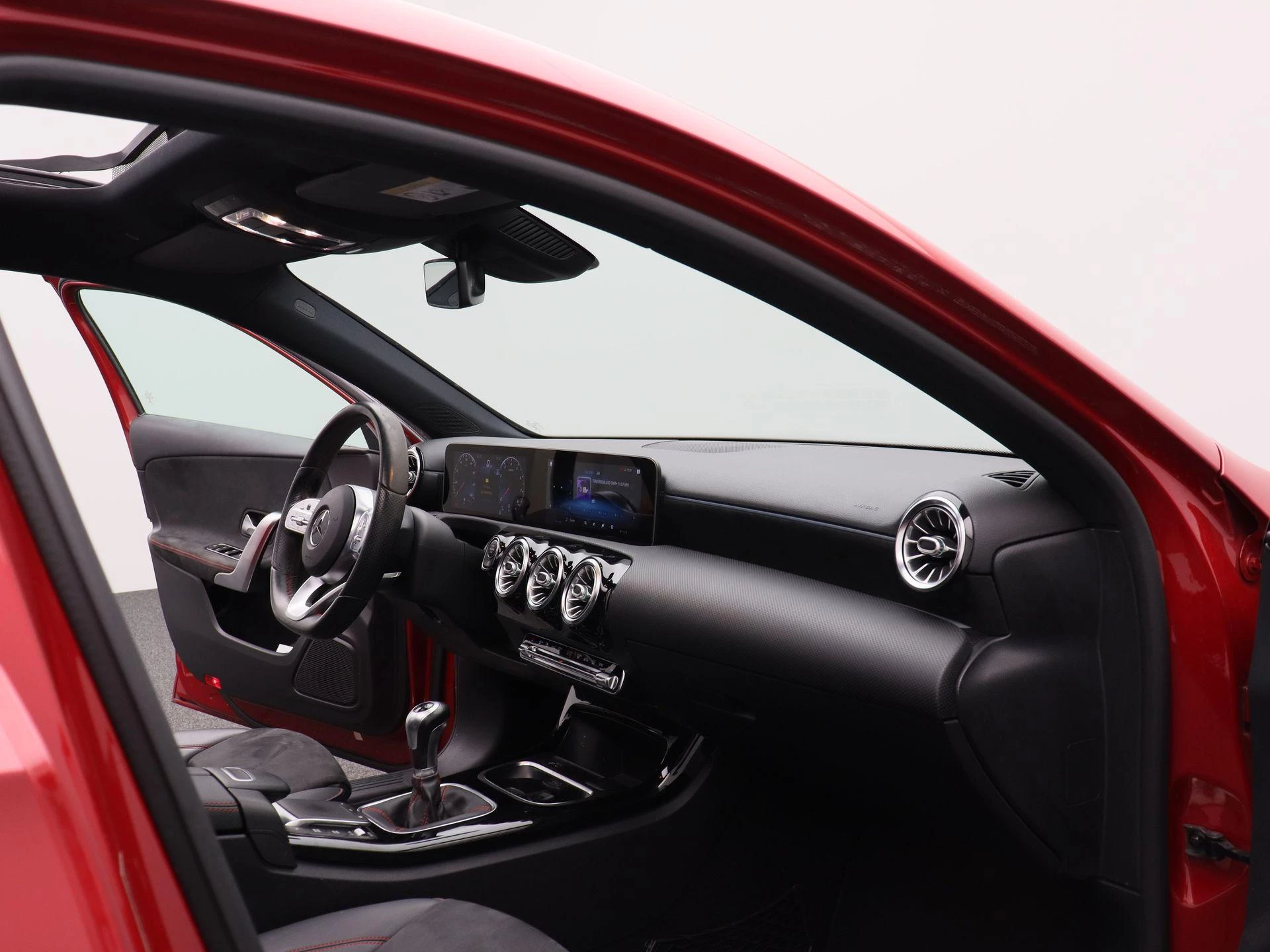 Mercedes-Benz A-Klasse 160 AMG LINE + PANORAMISCH DAK + CARPLAY + CAMERA + NIGHTPAKKET