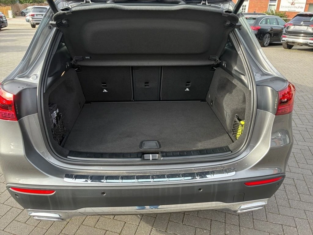 Mercedes-Benz-GLA 200 d-image-13