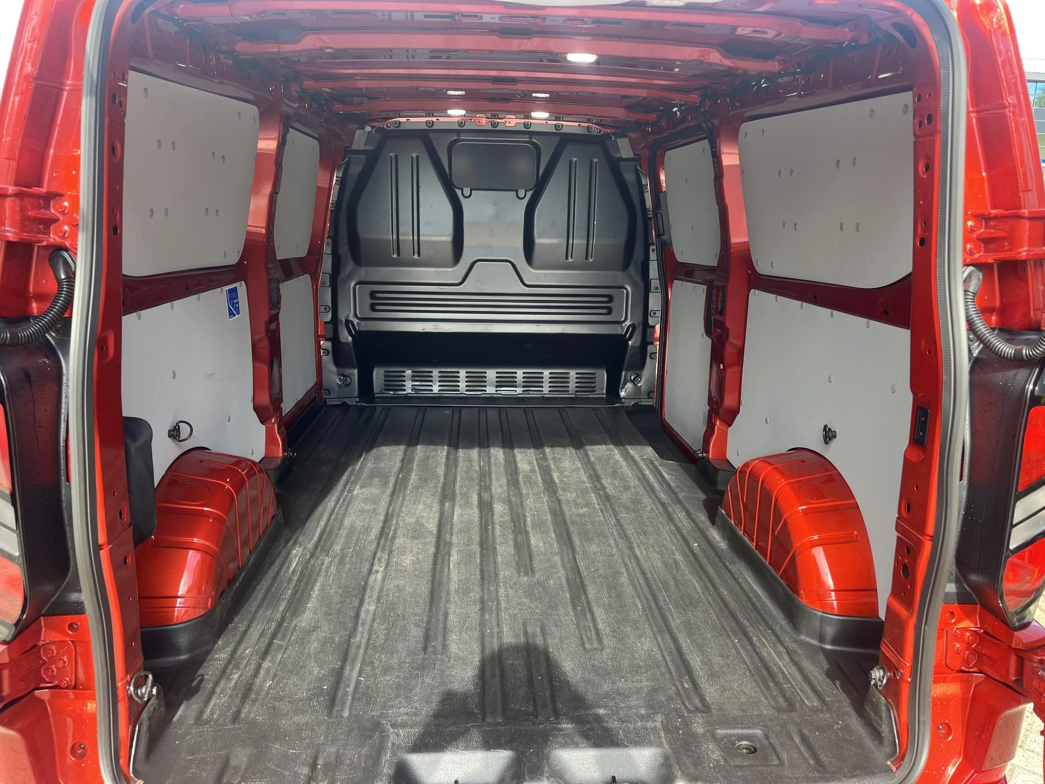 Ford-Transit Custom-image-12