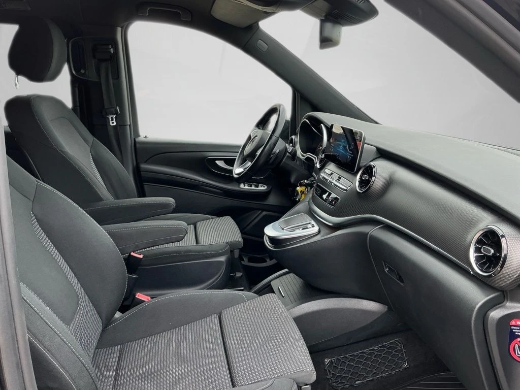 Mercedes-Benz-V-Klasse 300-image-10