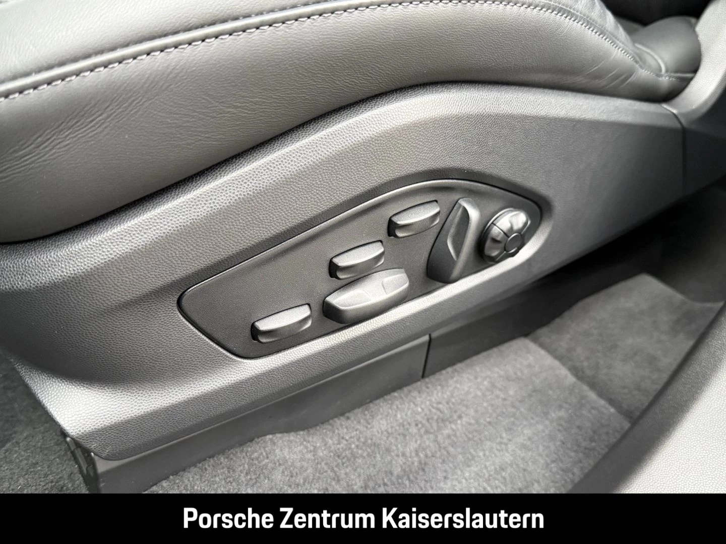 Porsche Macan Turbo 22-Zoll Rückfahrkamera LED-Matrix turbo