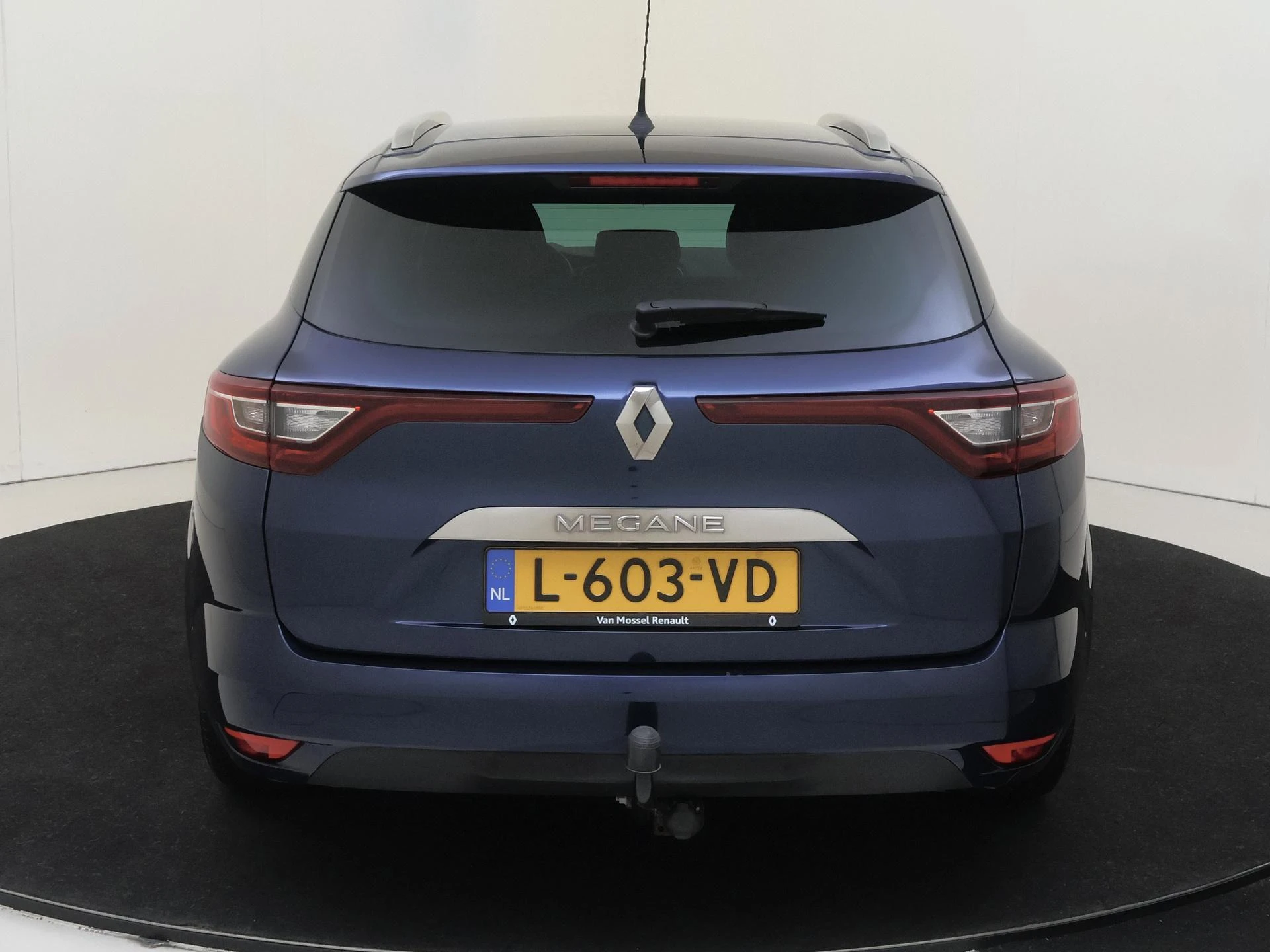 Renault-Mégane Estate-image-6