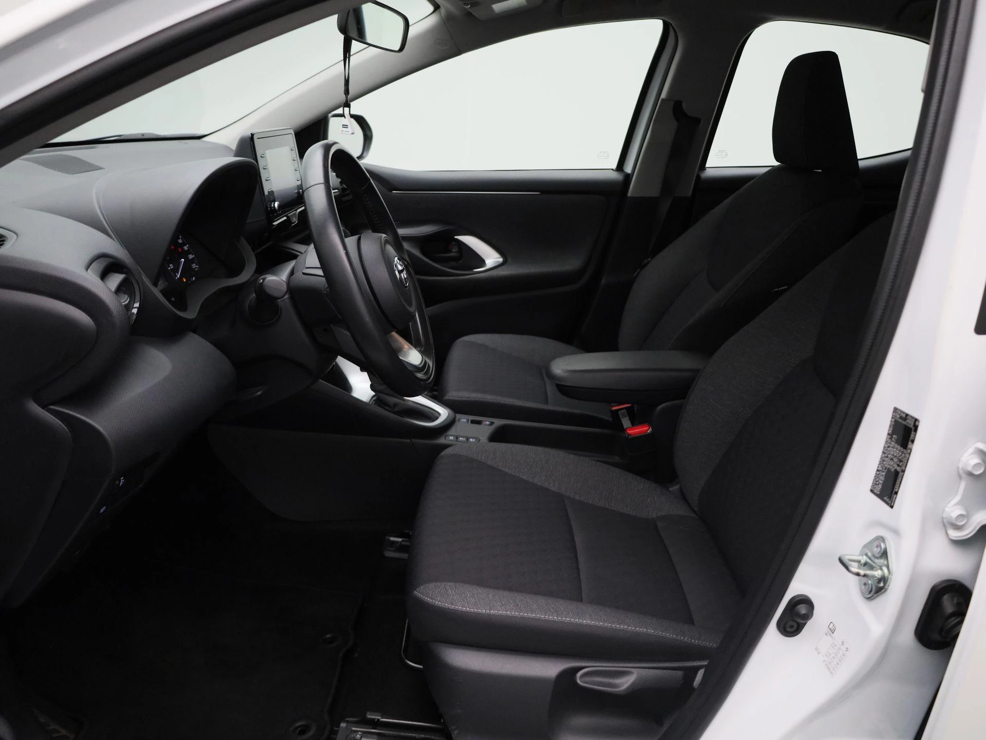 Toyota-Yaris-image-8