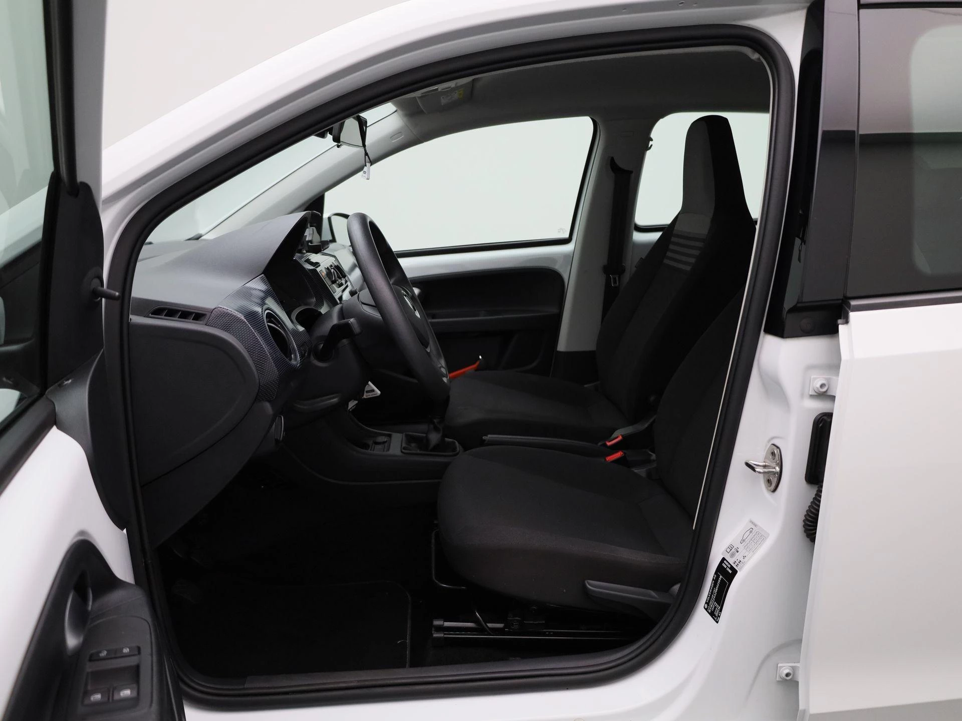 Volkswagen-up!-image-8