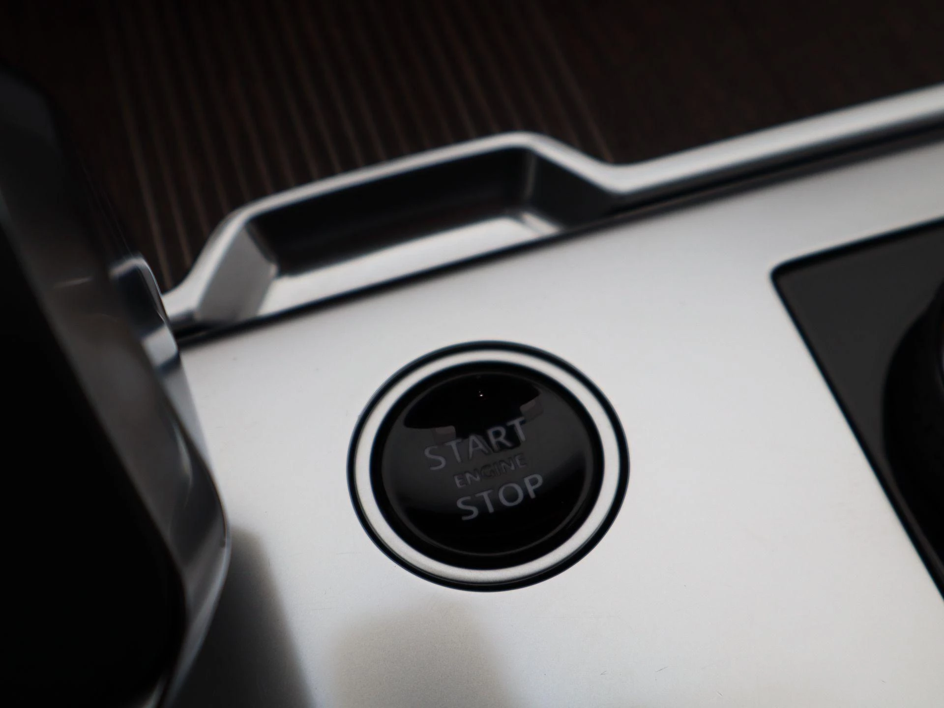 Land Rover-Range Rover-image-23