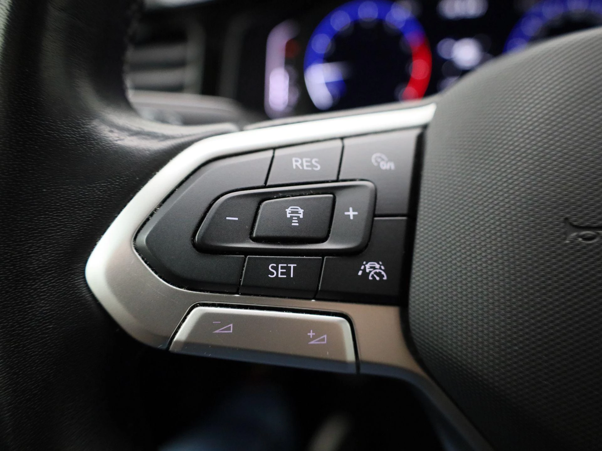 Volkswagen-Polo-image-17