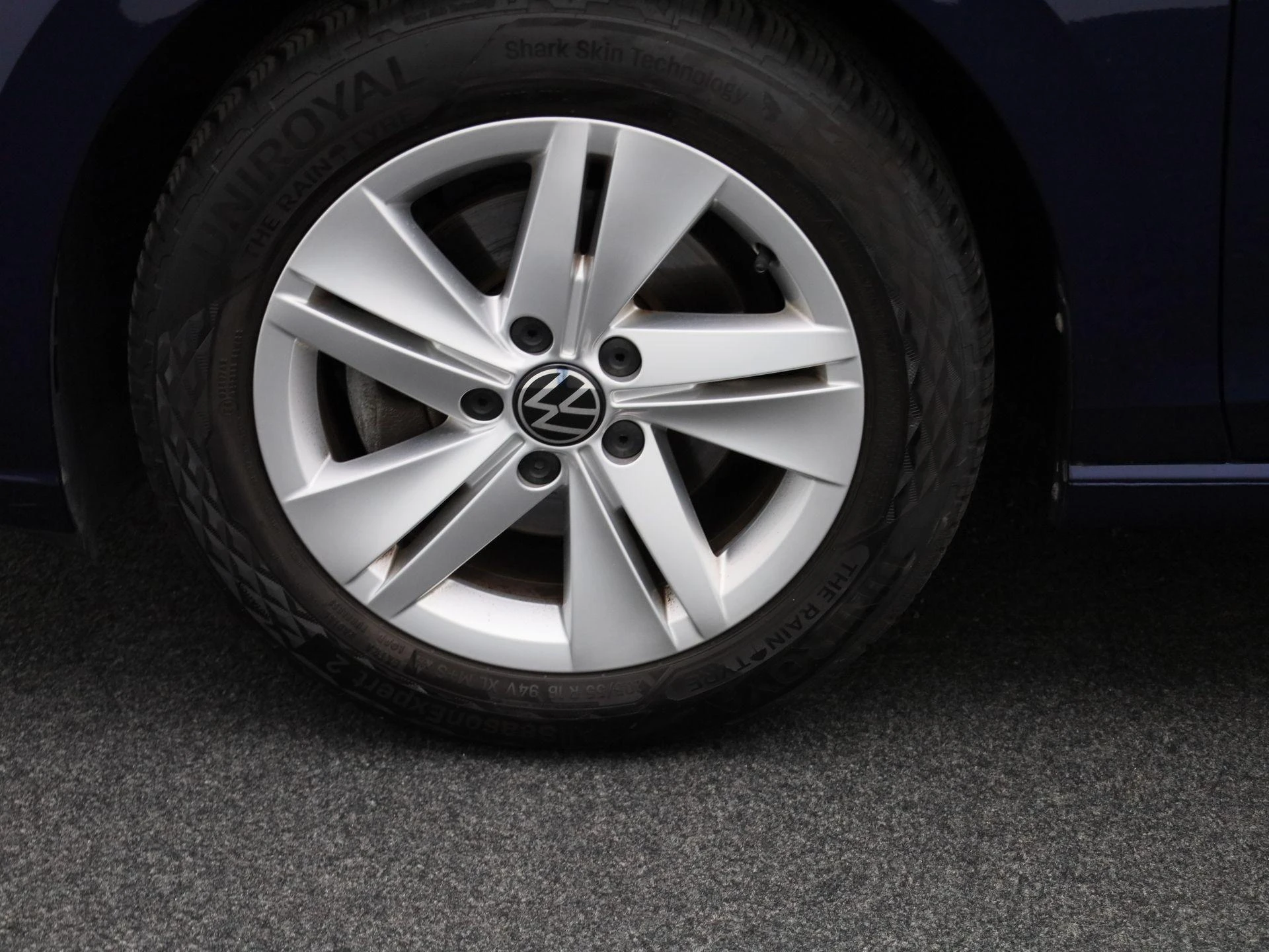 Volkswagen-Golf-image-12