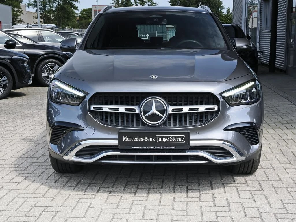 Mercedes-Benz-GLA 200 d-image-3