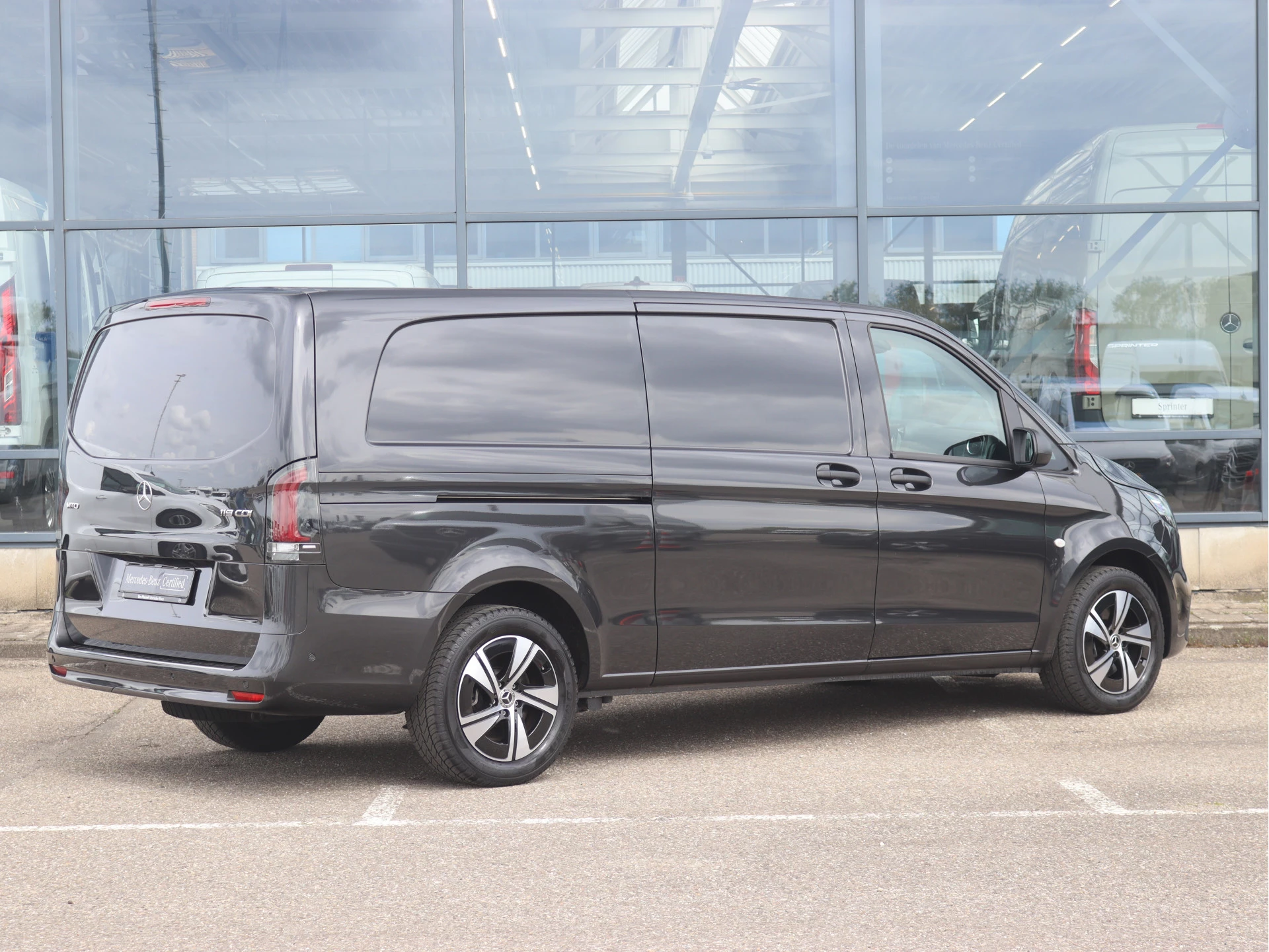Mercedes-Benz-Vito-image-1