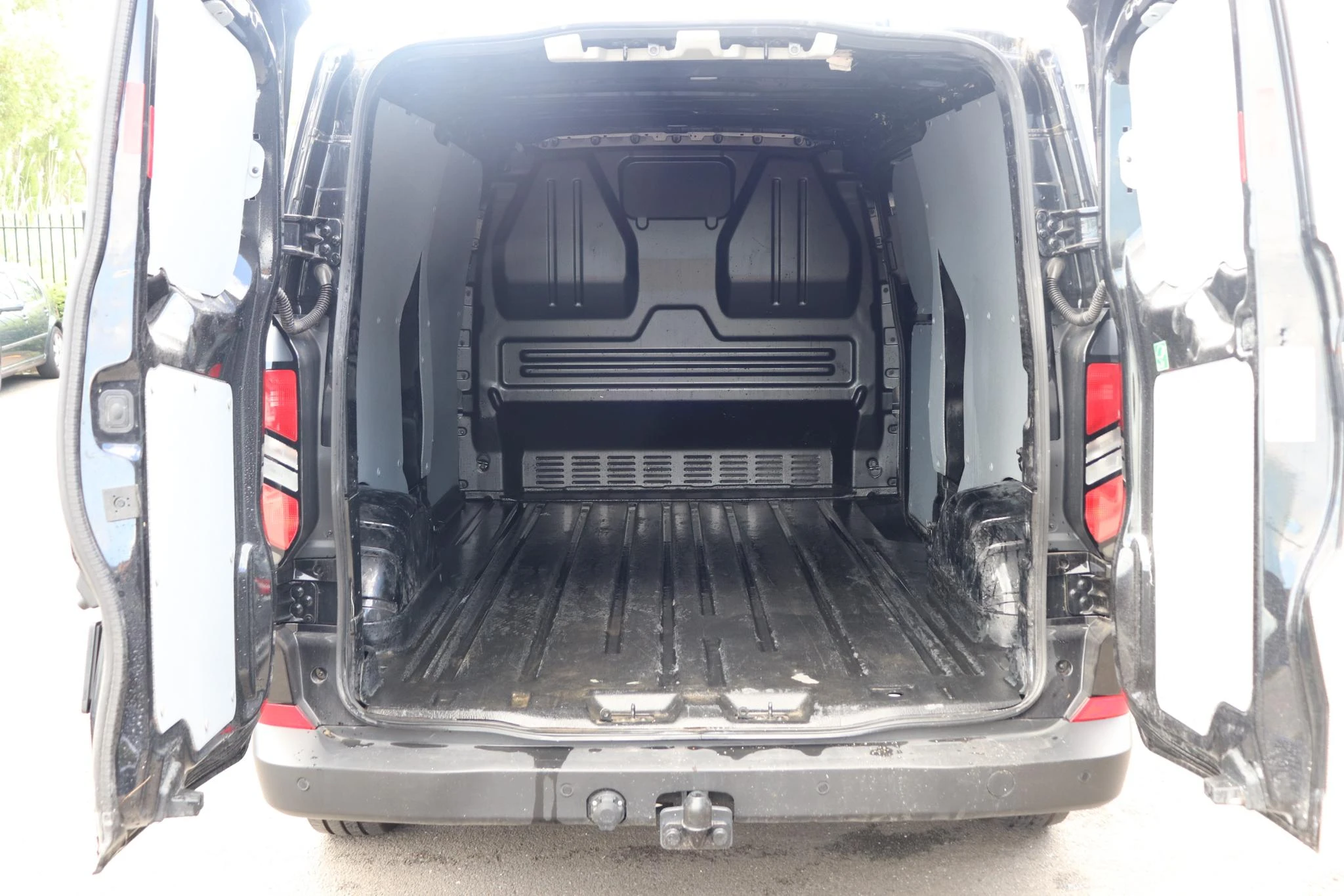 Ford-Transit Custom-image-5