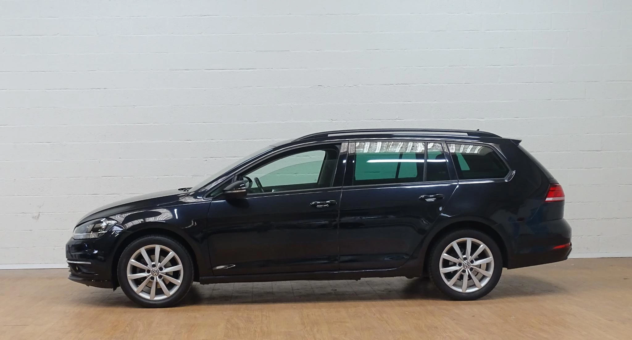 Volkswagen-Golf-image-4
