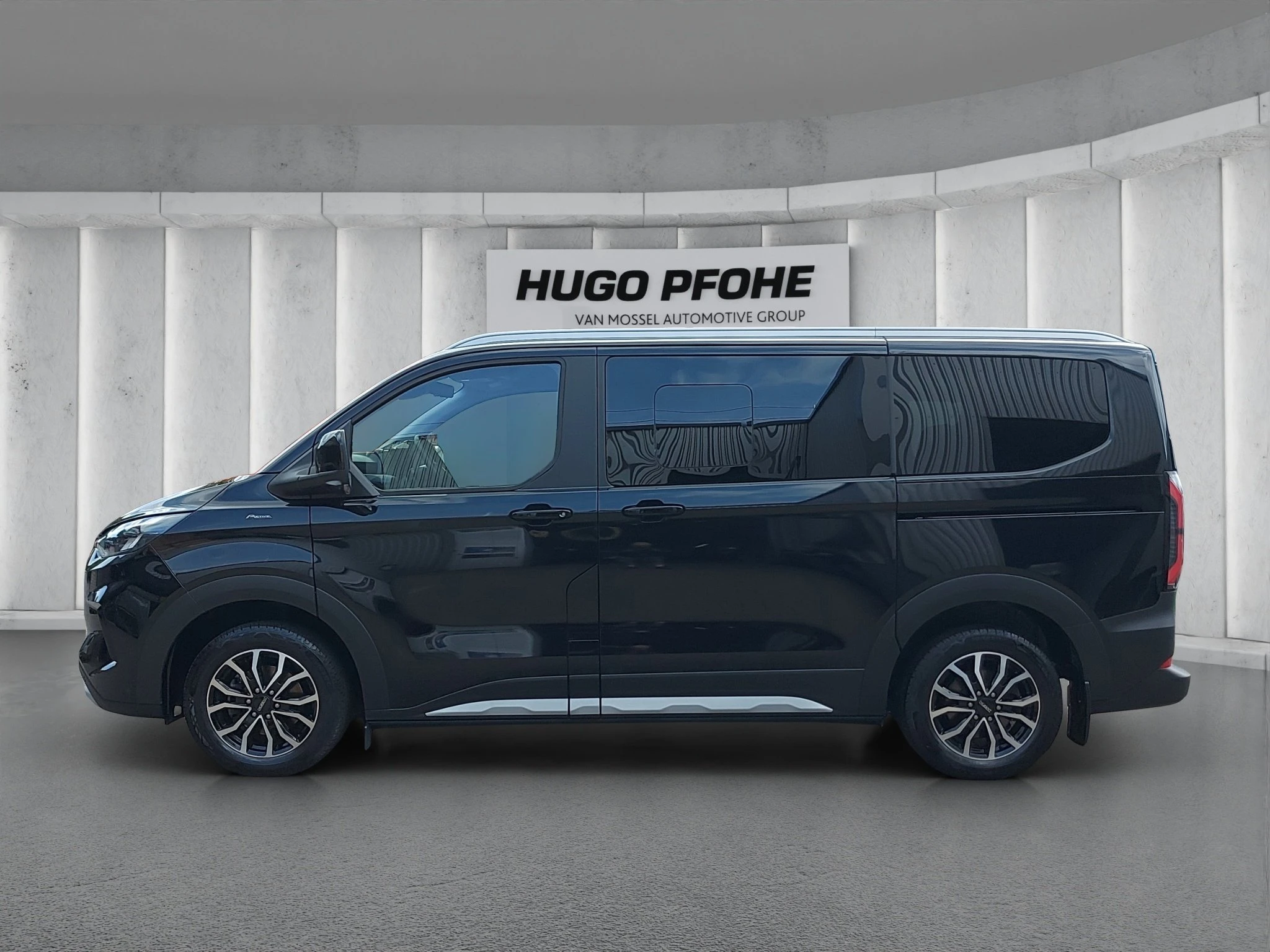 Ford-Tourneo Custom-image-1