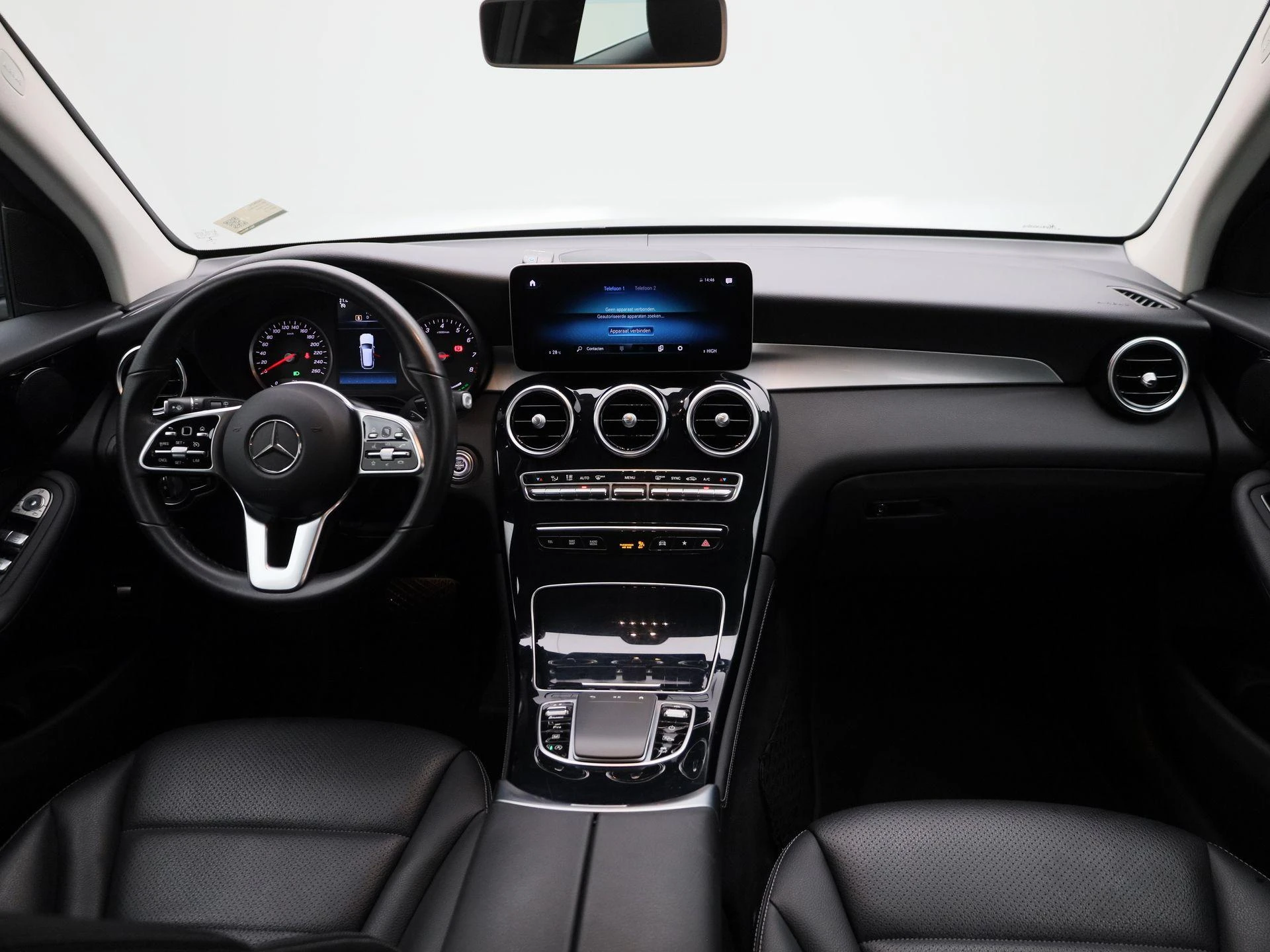 Mercedes-Benz-GLC-image-35