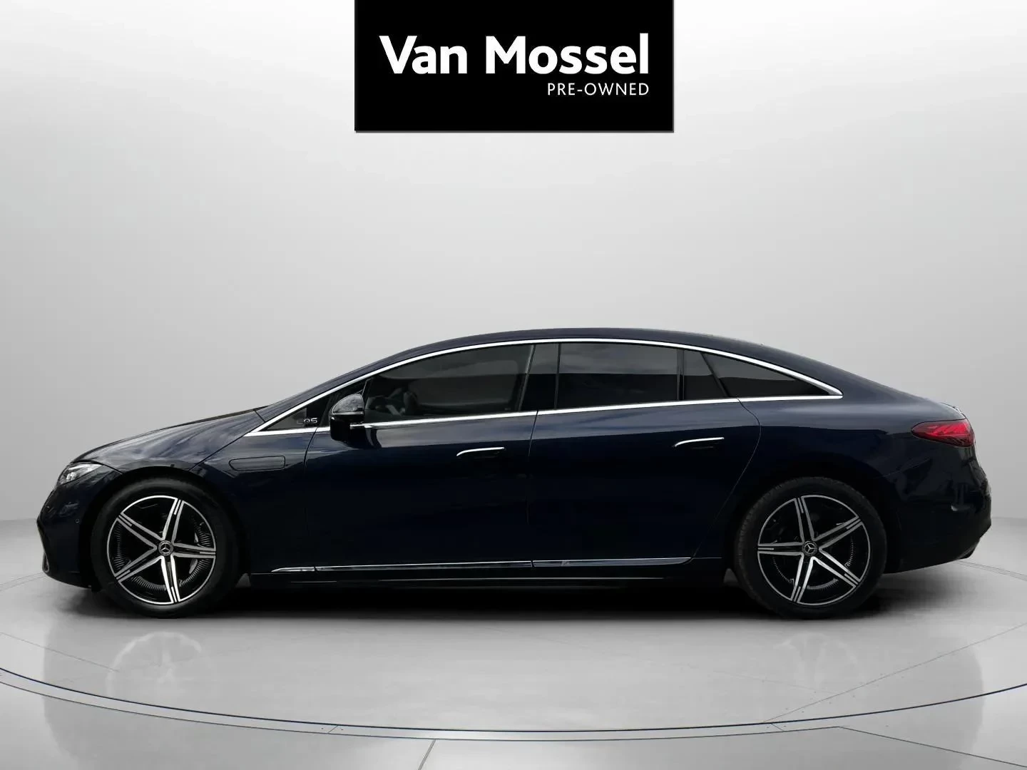 Mercedes-Benz-EQS-image-8
