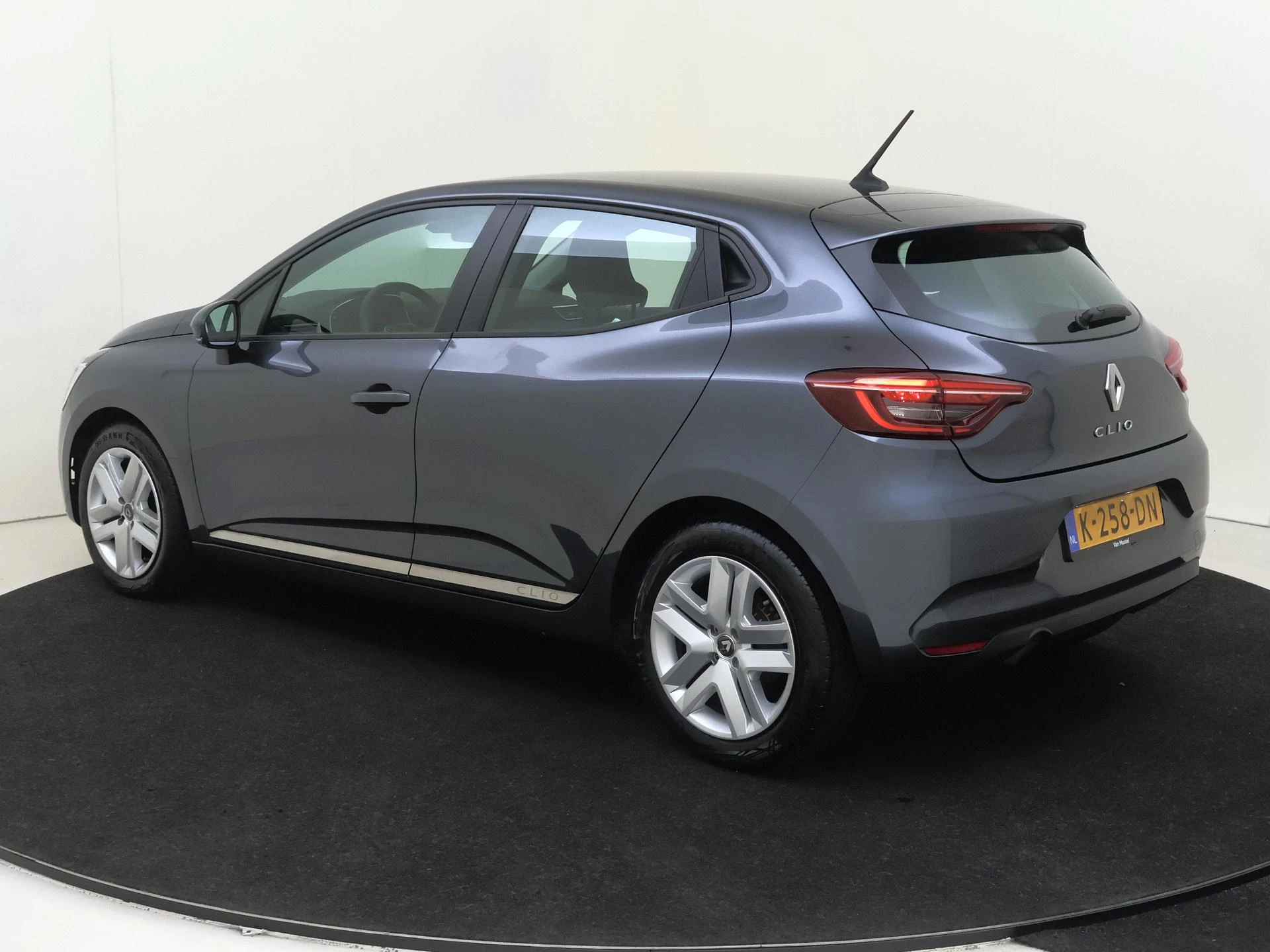 Renault-Clio-image-6