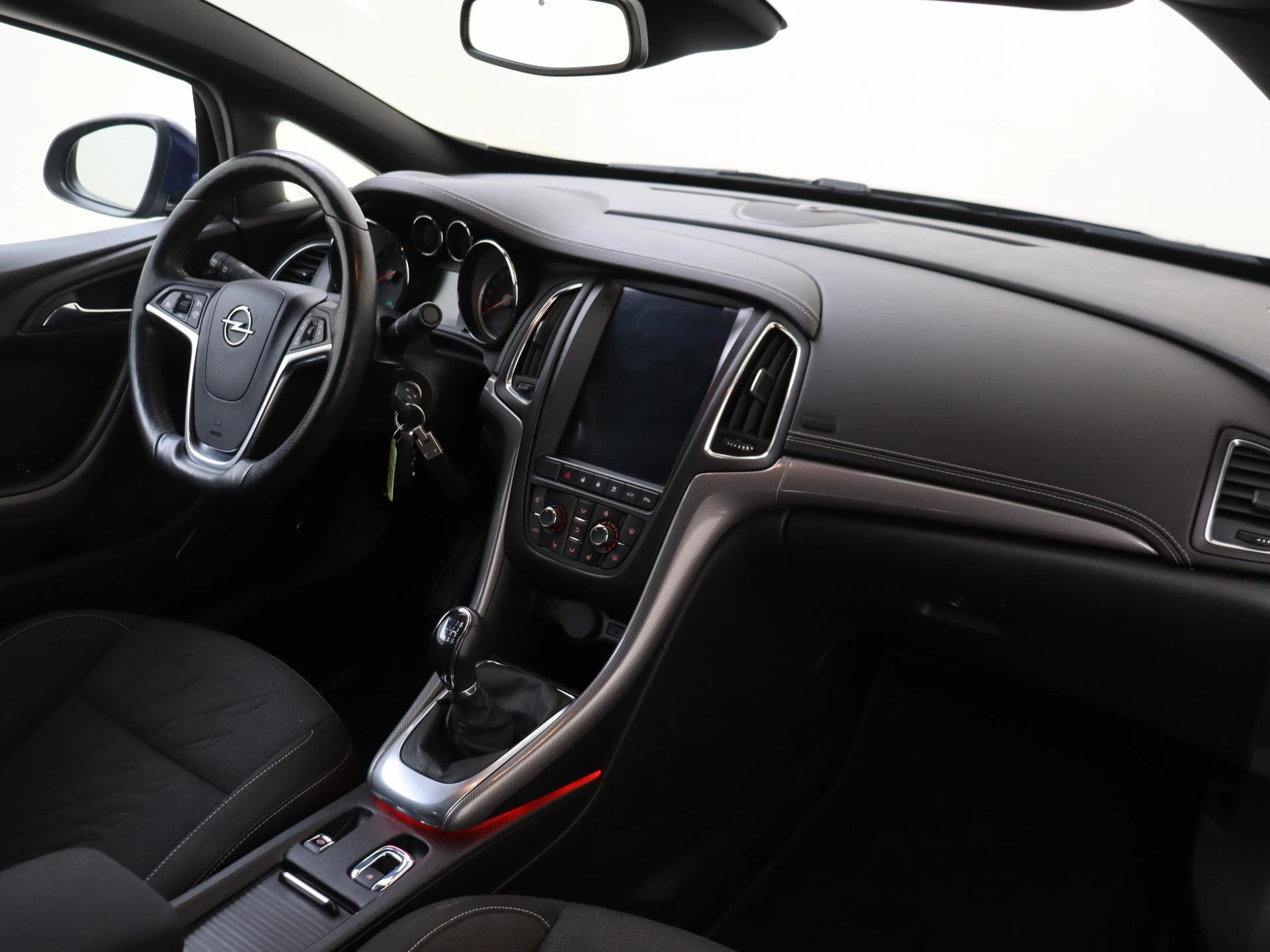 Opel-Cascada-image-12