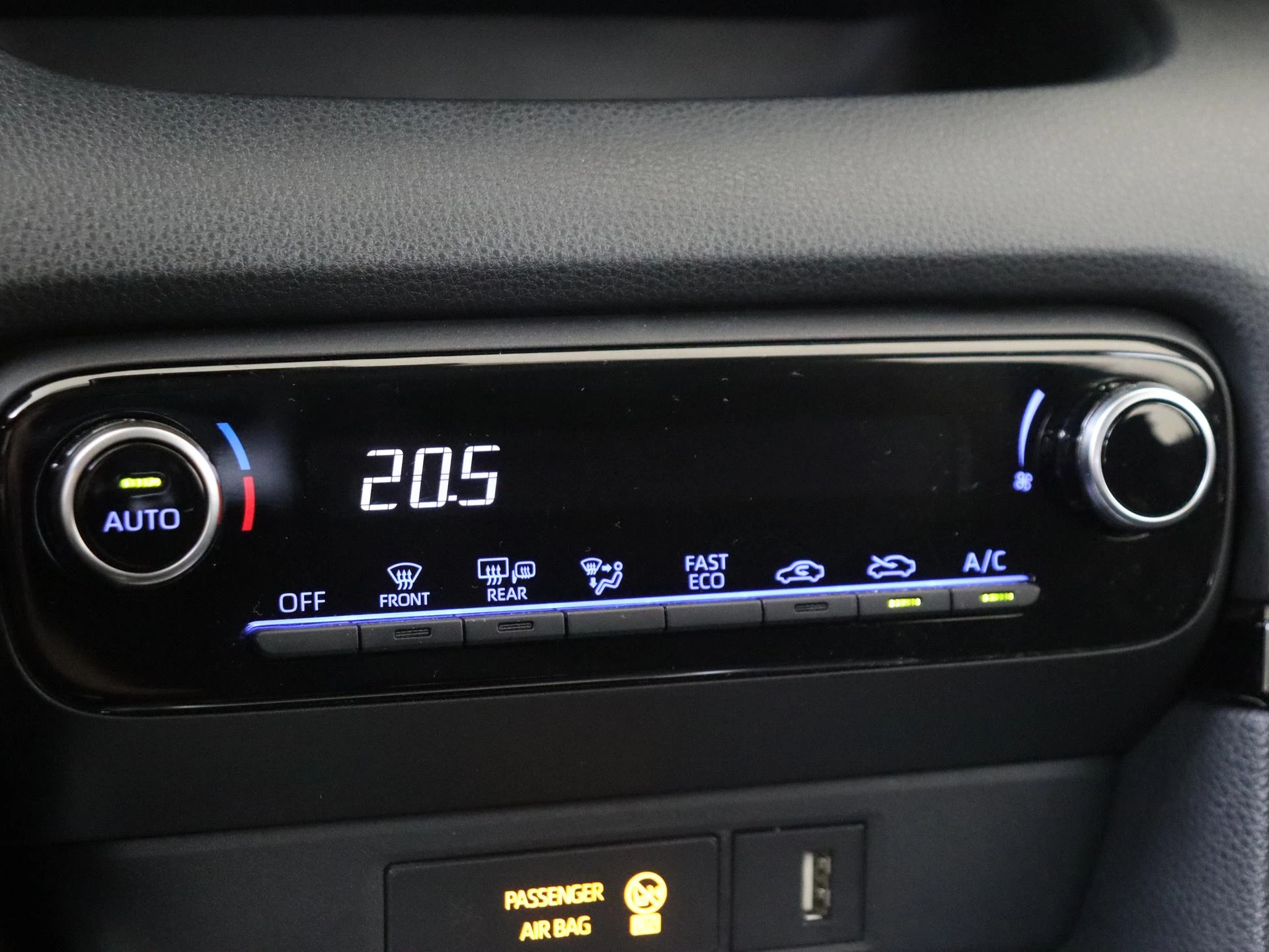 Toyota-Yaris-image-21