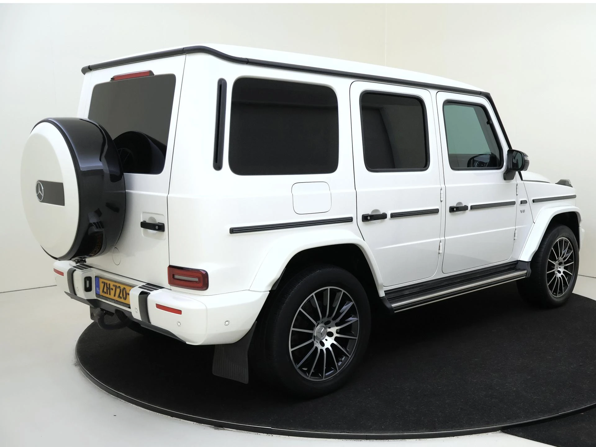 Mercedes-Benz-G-Klasse-image-3