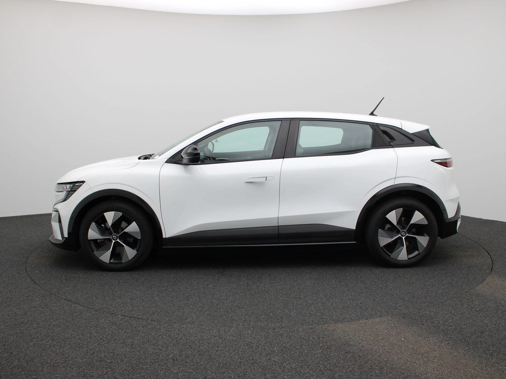 Renault-Megane E-Tech-image-3