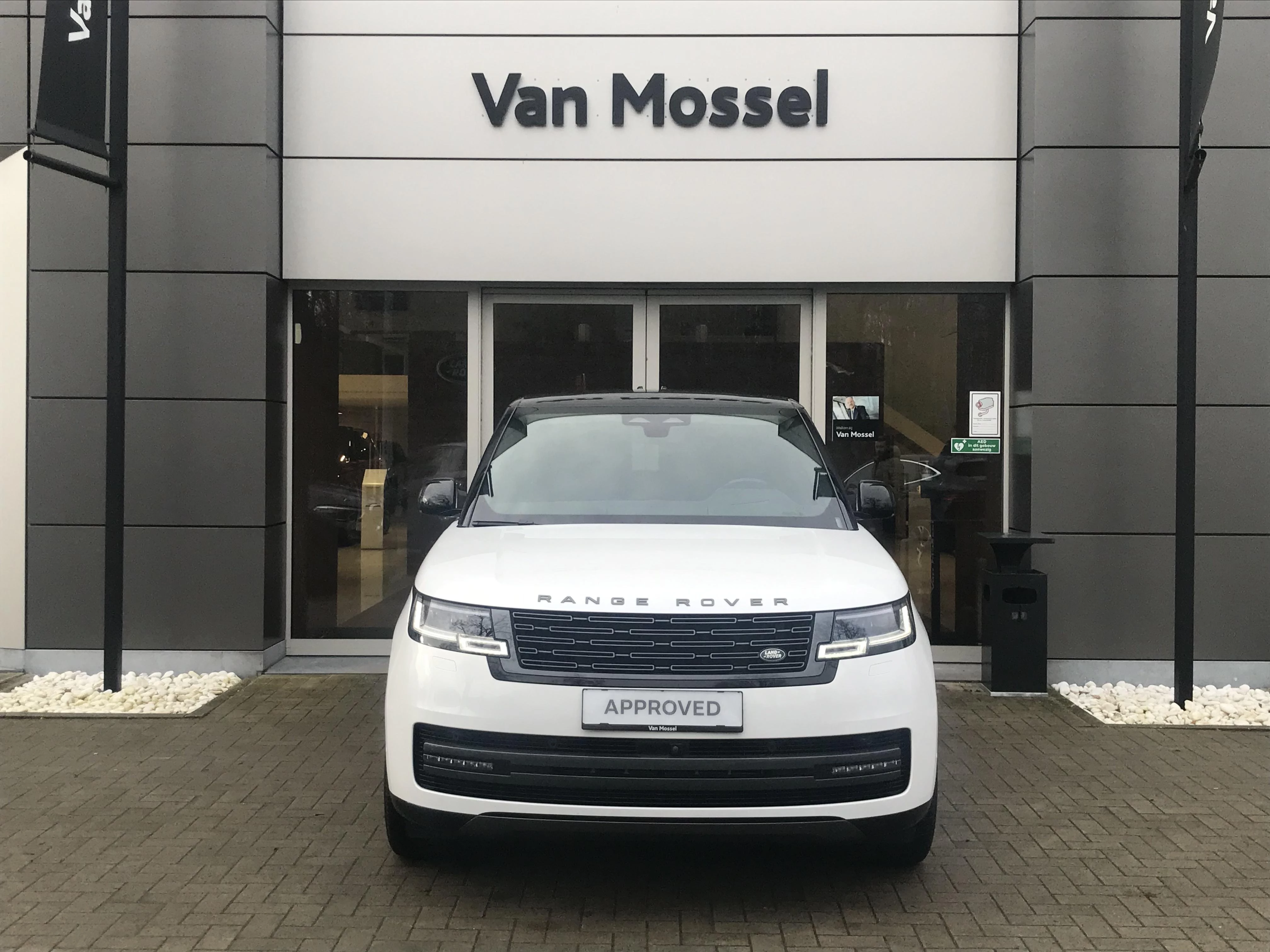 Land Rover-Range Rover-image-33