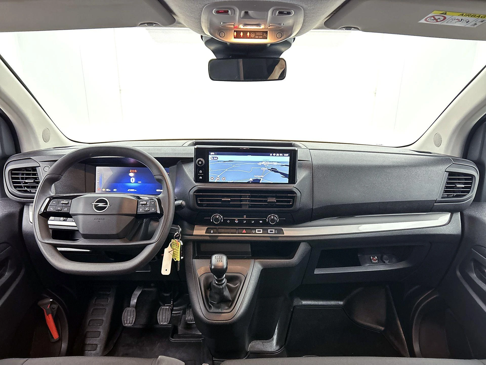 Opel-Vivaro-image-23