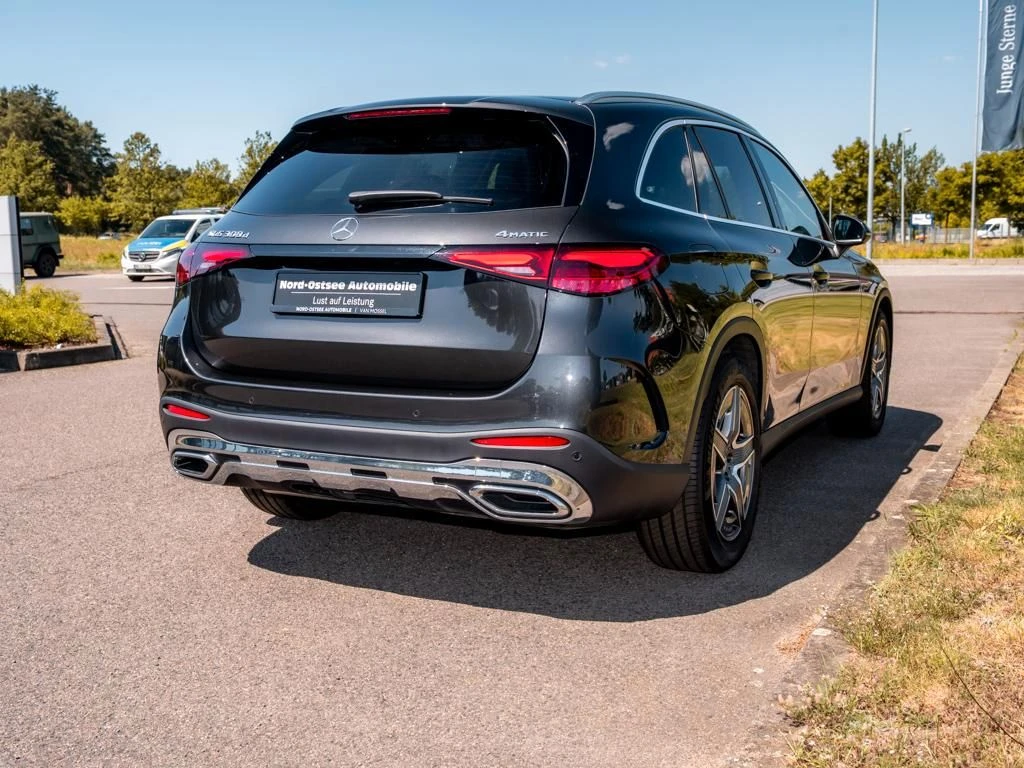 Mercedes-Benz-GLC 300 d-image-5