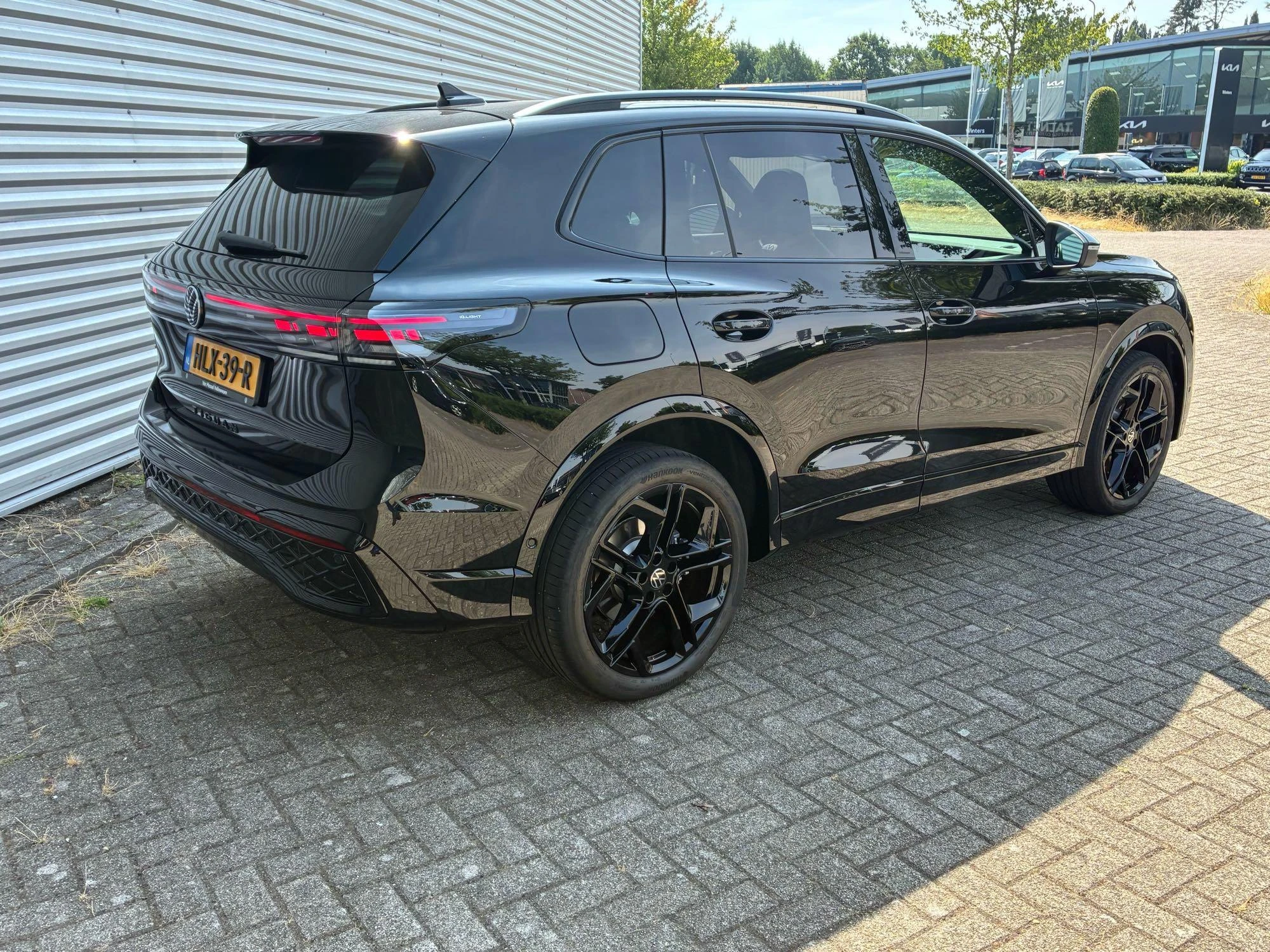 Volkswagen-Tiguan-image-4